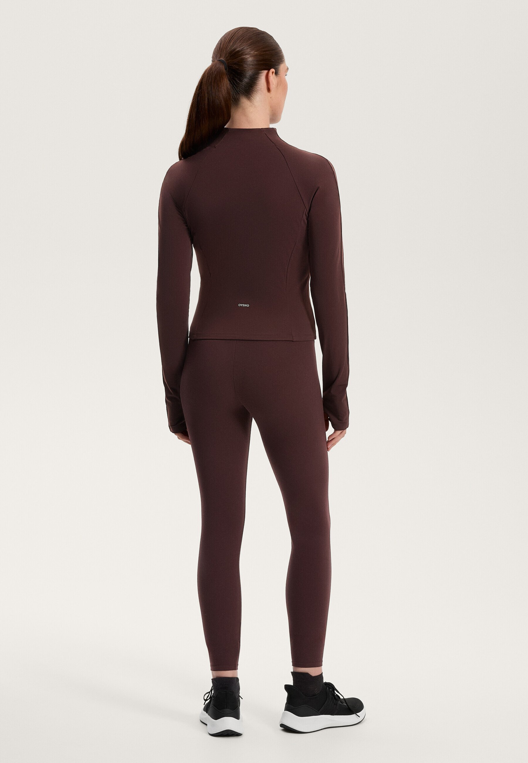 OYSHO LIGHT AND WARM CROPPED TECHNICAL - Hardloopjack - bruin