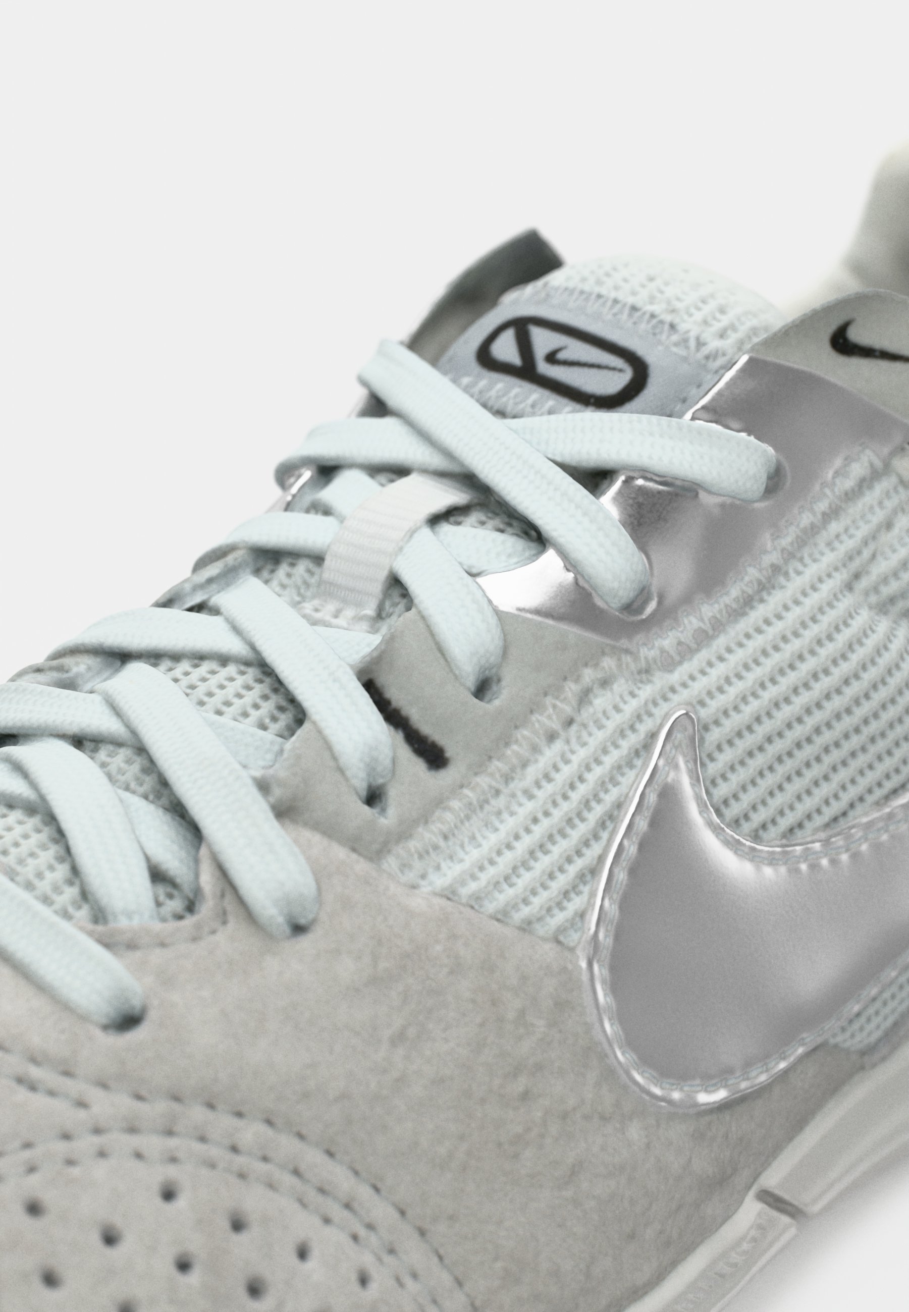 Nike Performance JR STREETGATO UNISEX - Kopačky s halovou podrážkou - black/metallic silver/photon dust