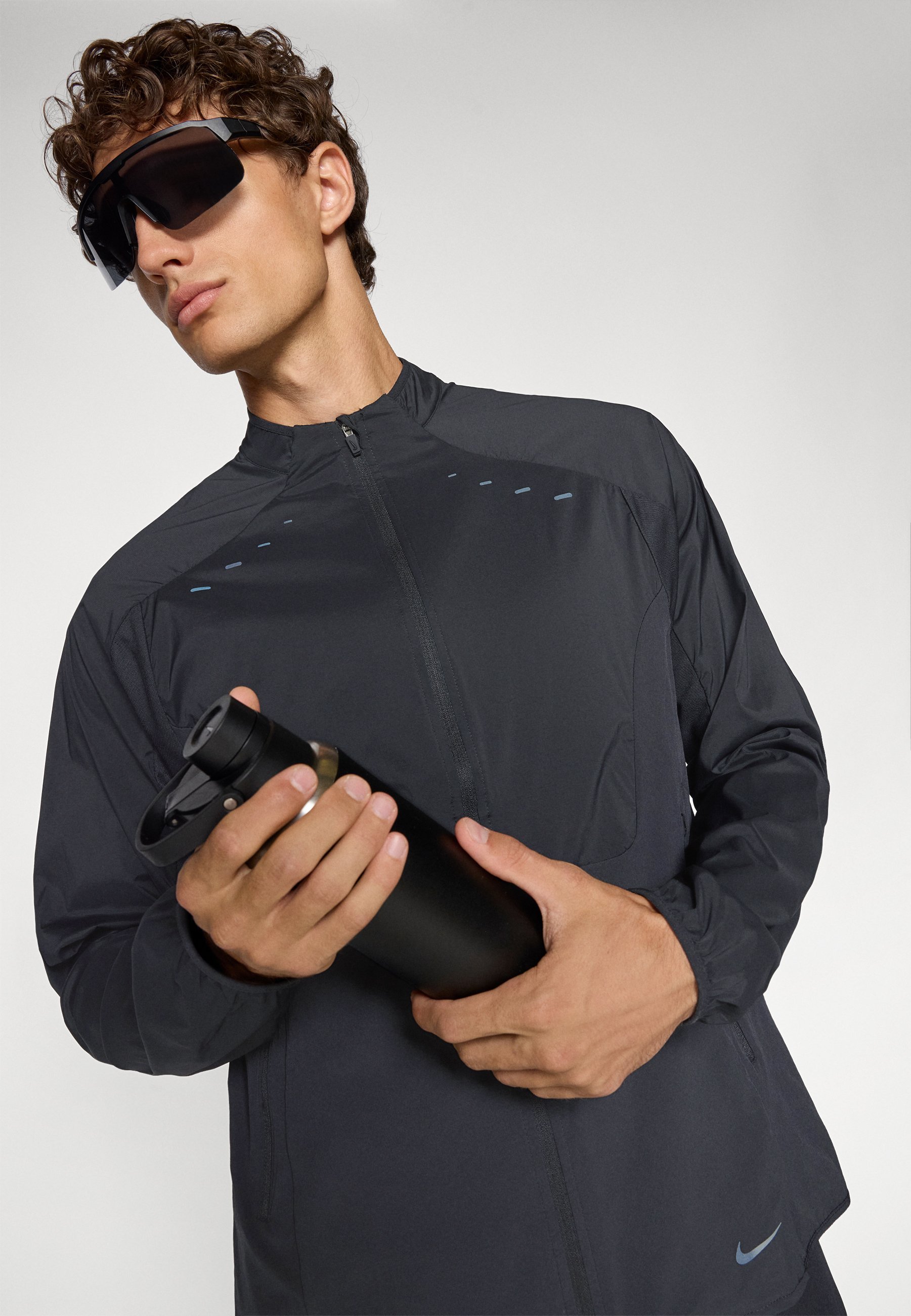 Nike Performance RUN JACKET - Windbreaker - zwart