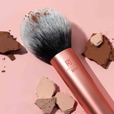 Štětec na pudr Real Techniques Powder Brush Face 201 s kuželovými štětinami, 1 ks.