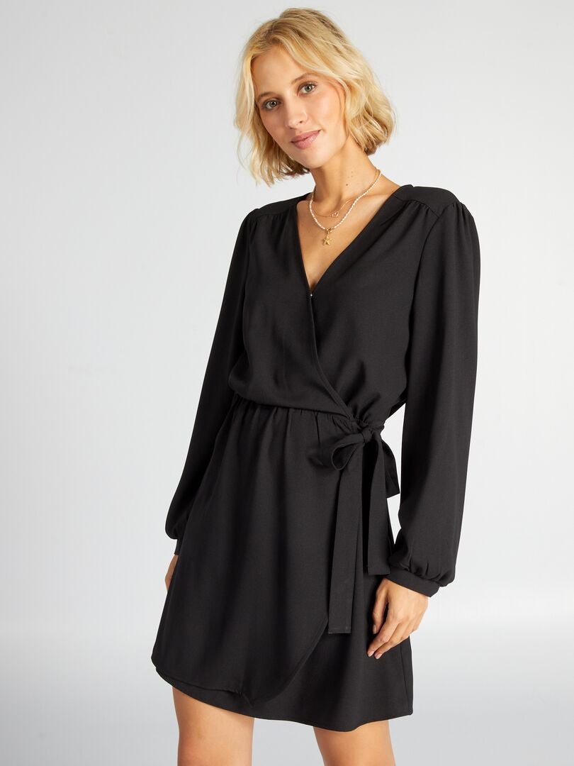 Vestido corto con cinturón - Negro