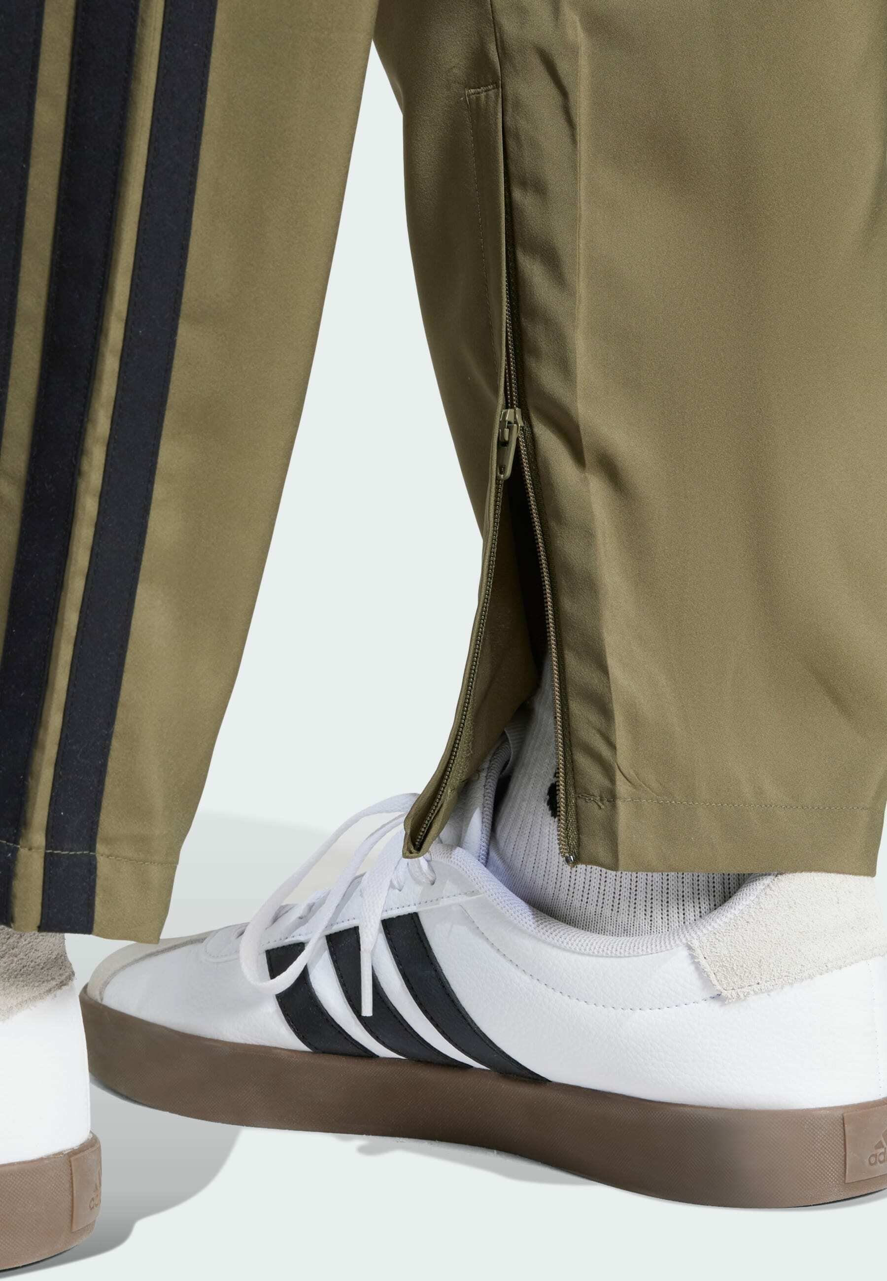 adidas Sportswear ESSENTIALS 3-STRIPES STANFORD OPEN HEM - Trainingsbroek - olijfgroen strata zwart
