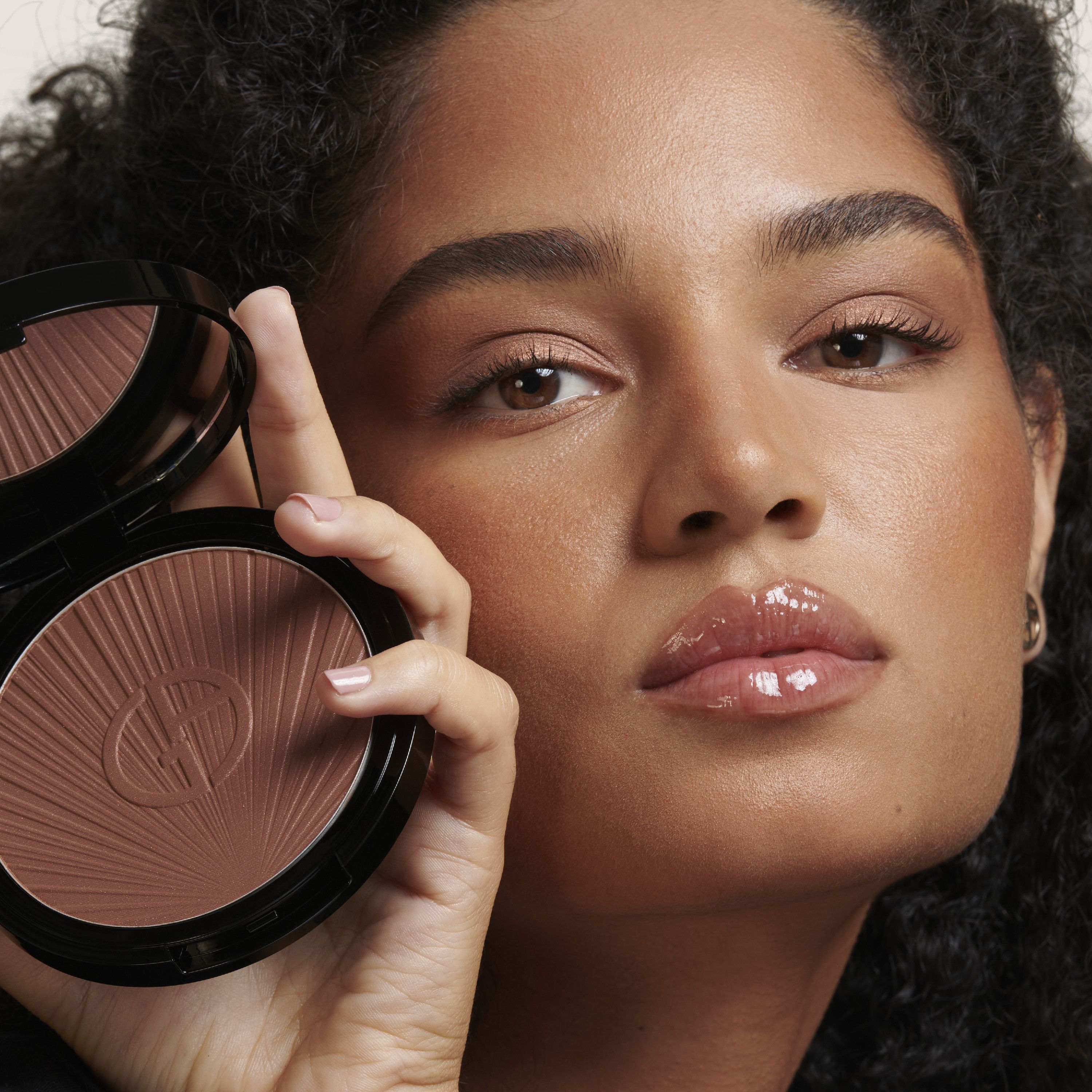 Luminous Silk Glow Bronzer Powder Bronzer Luksuzni kompaktni i prahovi u prahu