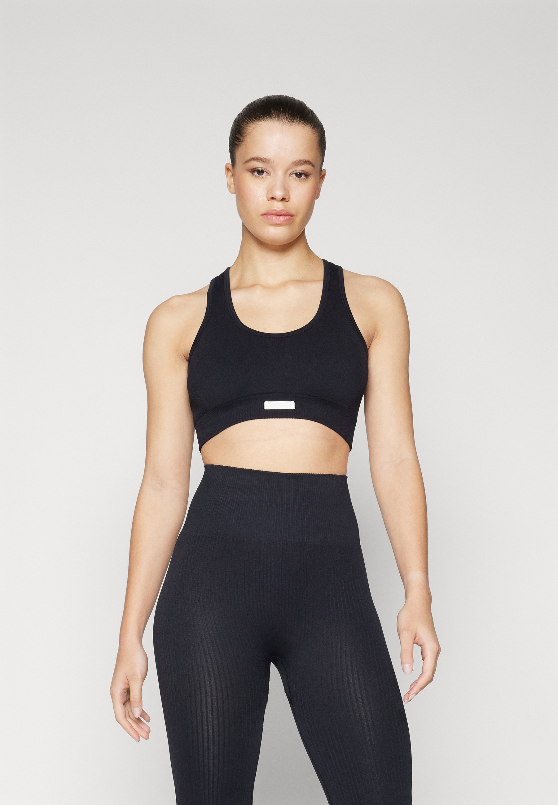 Björn Borg STUDIO SEAMLESS LOW BRA - Športni modrček z lahko oporo - črna lepotica