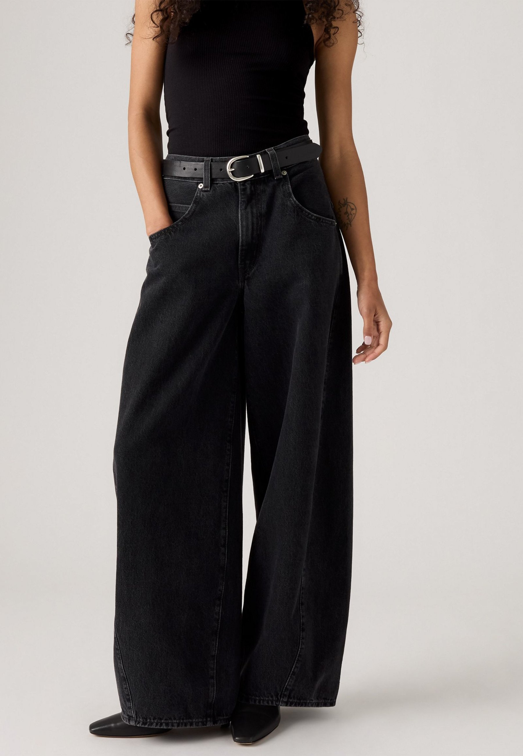 Levi's® SUPER BAGGY BARREL - Jeans larghi - mente aperta