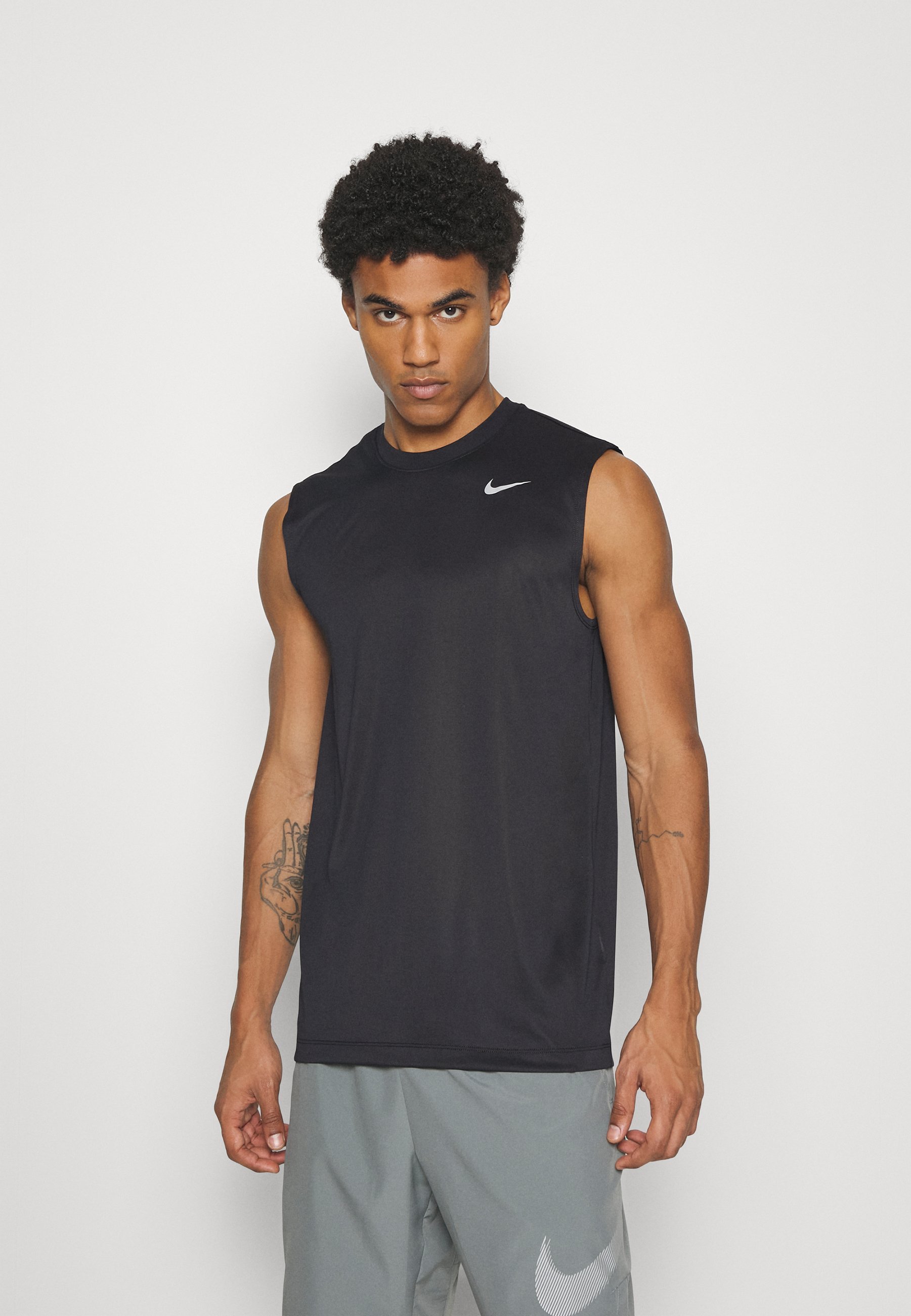 Nike Performance TEE RESET - Toppi - musta/mattahopea