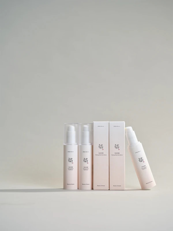 Regeneracijski in zaščitni serum za sončenje Beauty of Joseon Ginseng Moist Sun SPF 50+