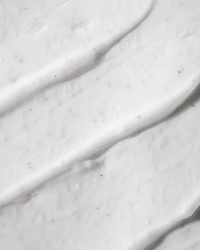 Arval Antimacula Brightening Cleanser & Scrub, een reinigende en peelende crème met een verhelderend effect.