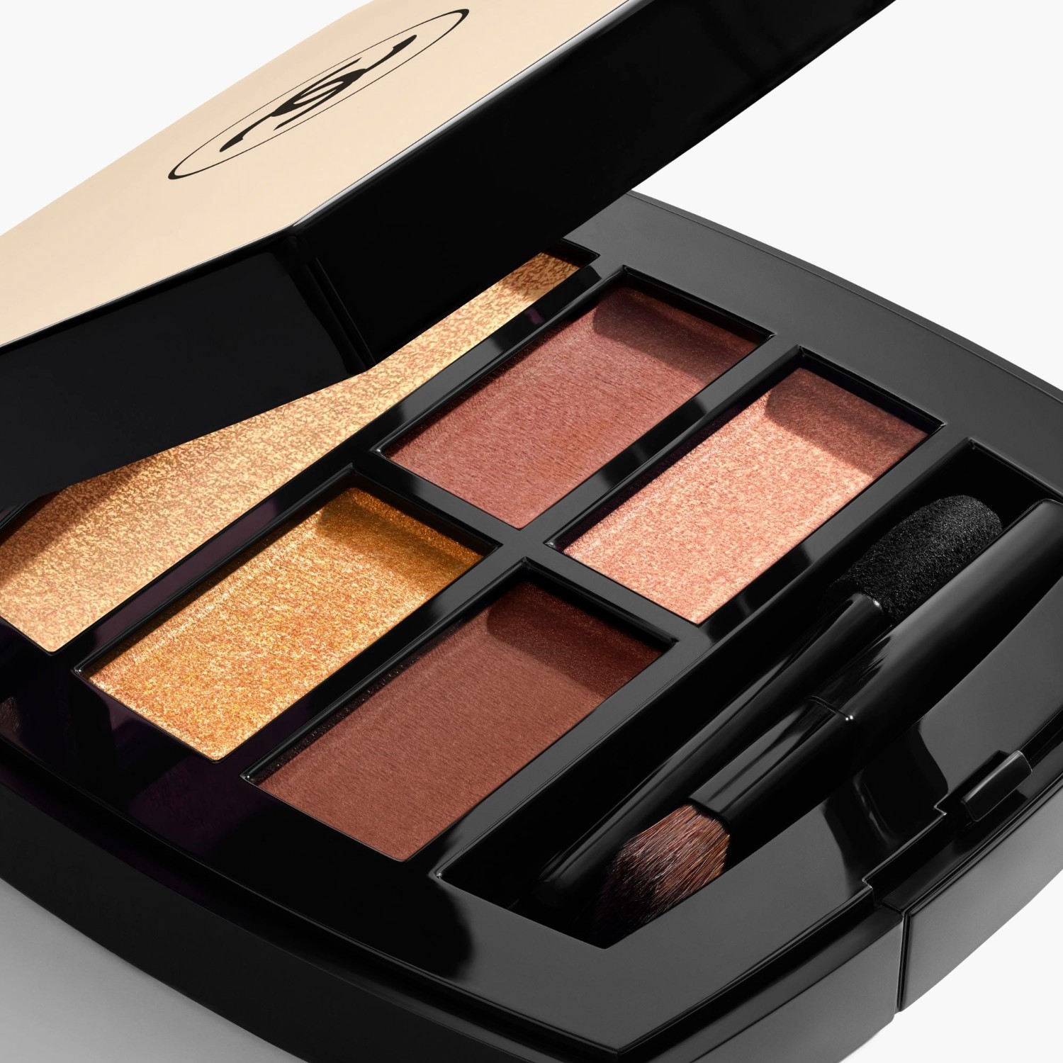CHANEL akių šešėlių paletė pavasaris/vasara 2025 „Regard Belle Mine Naturalle“ – 4,5 g