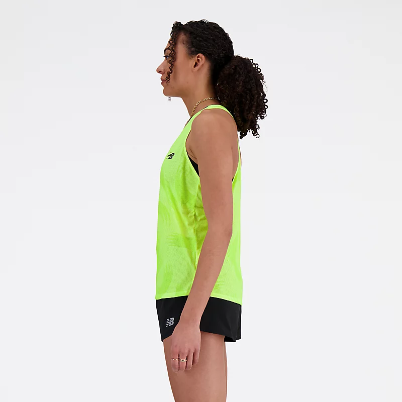 Damski top deportivo NB z nadrukiem London Edition con colores BIELONA LIMONKA GLO