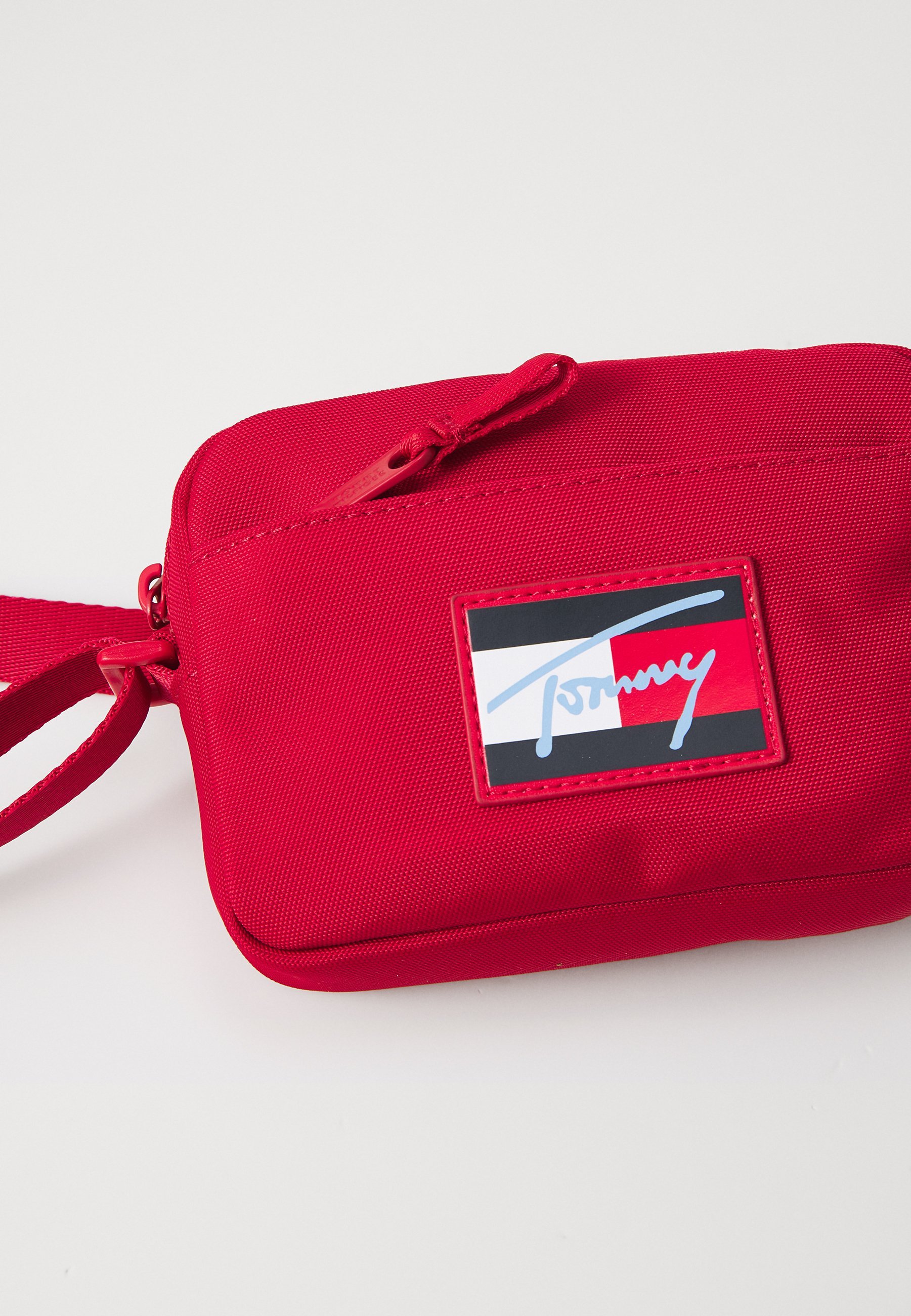 Tommy Hilfiger SCRIPT FLAG CROSSOVER TAS UNISEX - Crossbodytas - middelgroot rood