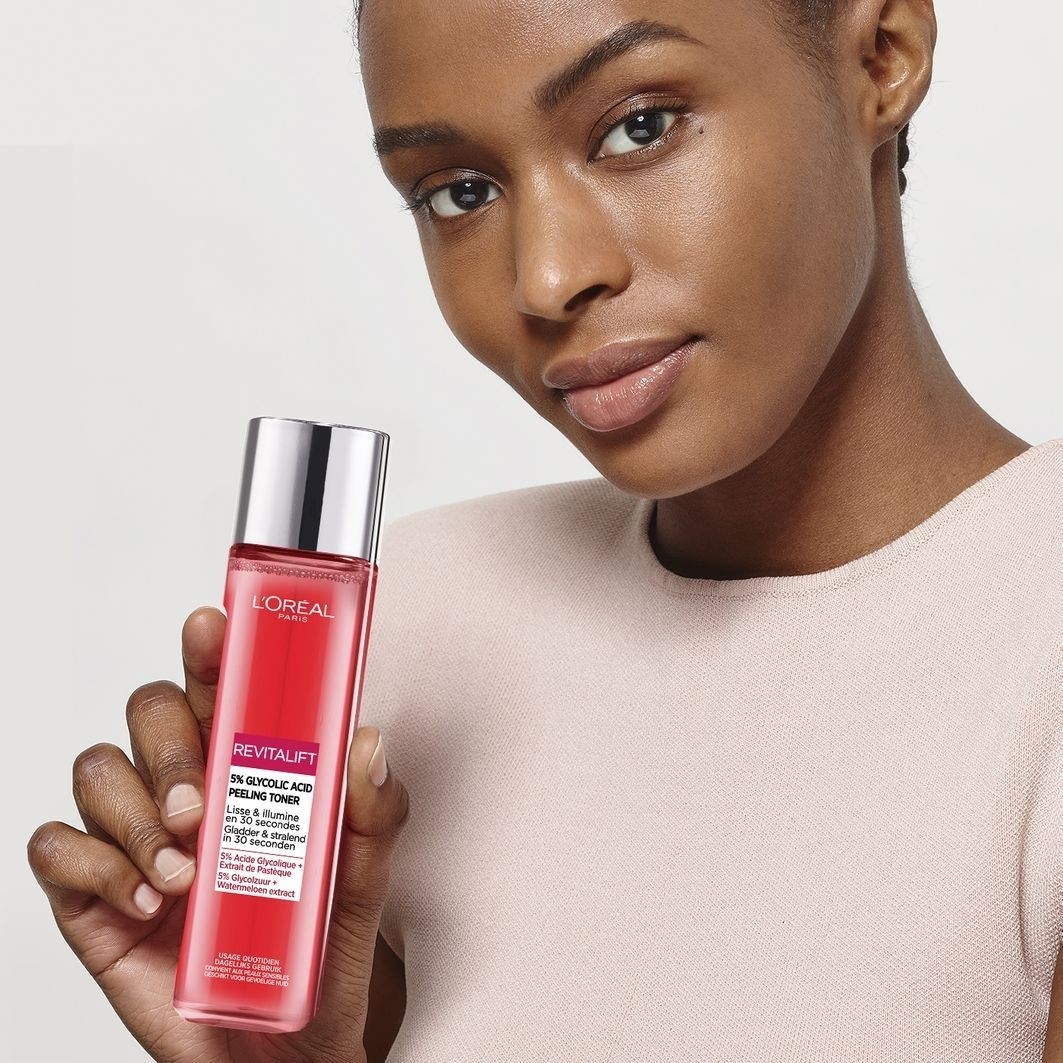L'Oréal Paris kosmētikas noņēmējs ar 5% glikolskābi, pīlinga toneris - 180 ml