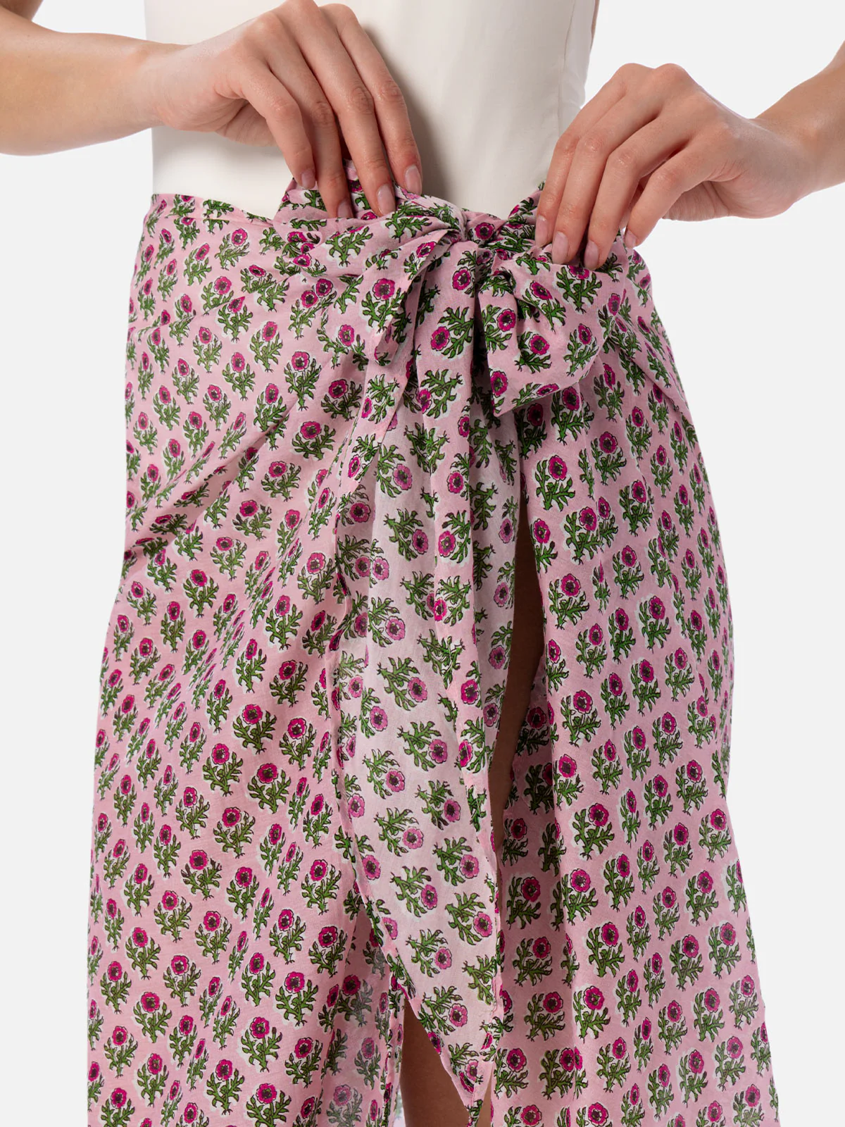 Oasi damespareo van lange zijden voile met bloemenprint