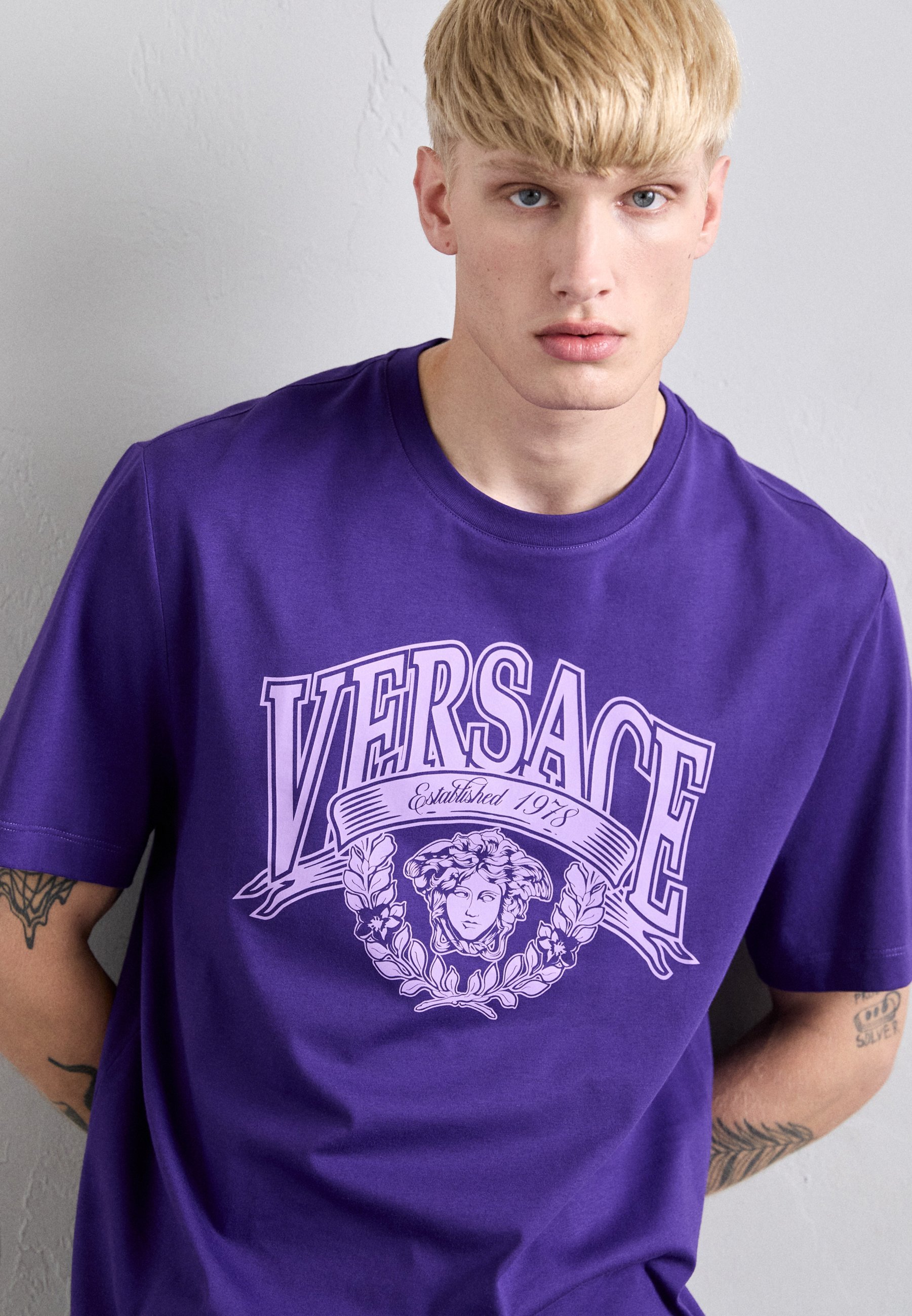 Versace Medusa-embleem - T-shirt met print - dieppaars