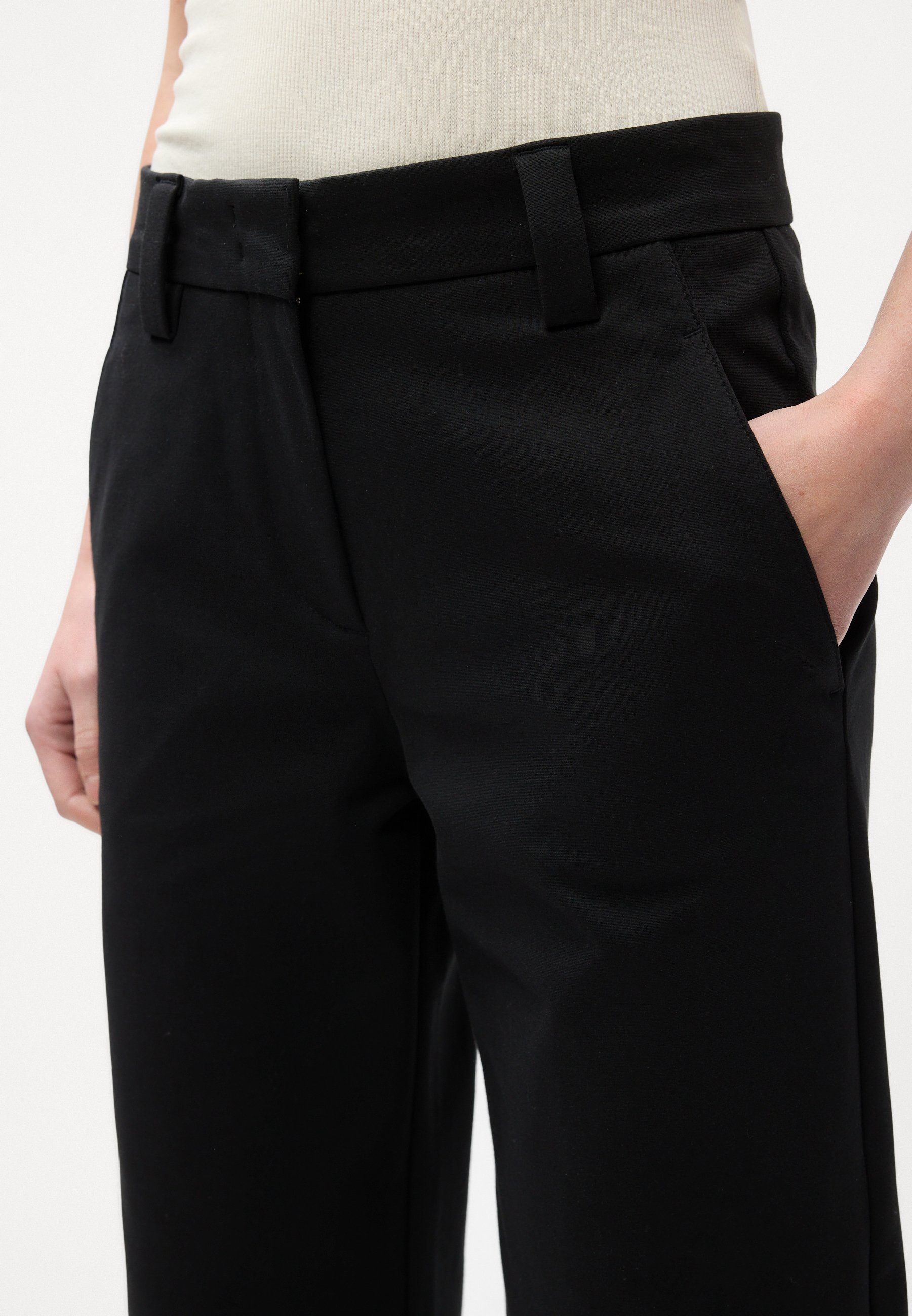 Pantaloni Marc O'Polo a vita media, gamba larga e lunghezza cropped - neri