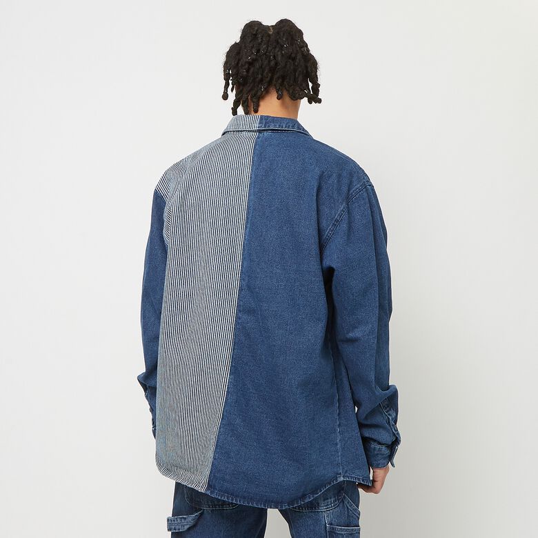 Camisa jeans com listras e detalhes exclusivos no peito