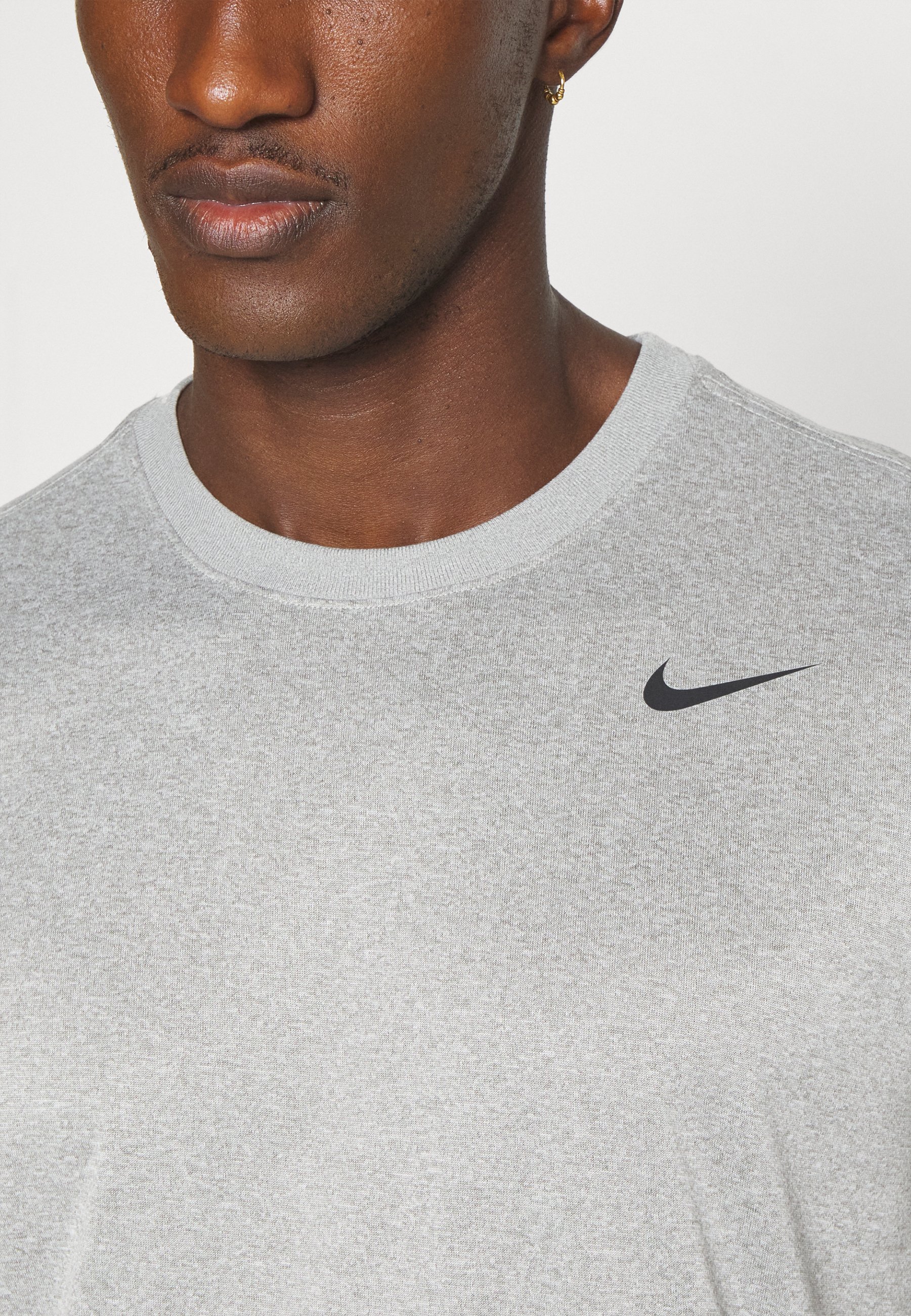 Nike Performance TEE RESET - Sportovní tričko - black/white