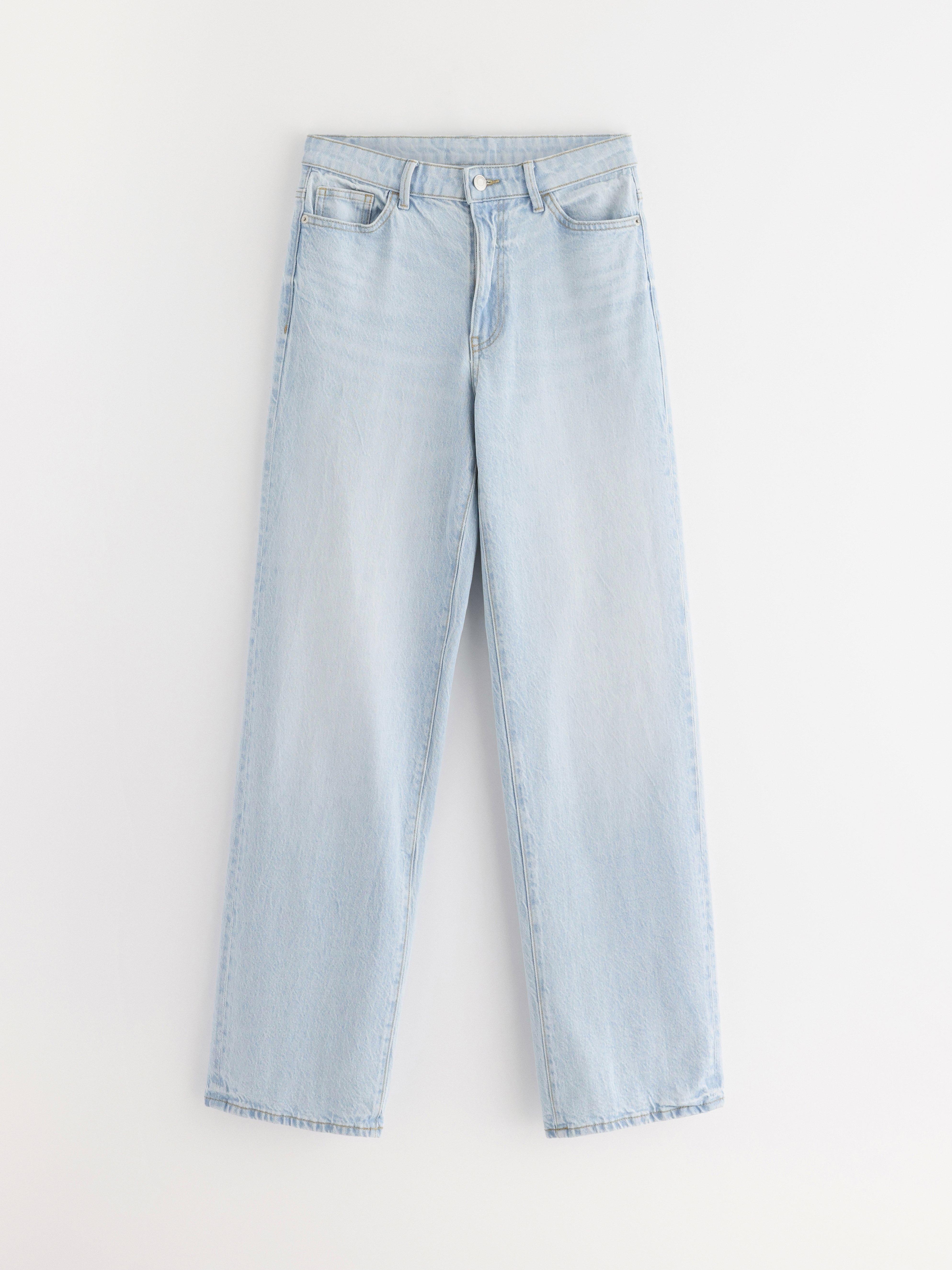 Calça jeans WIDE Hanna com leve elastano. Denim lavado.