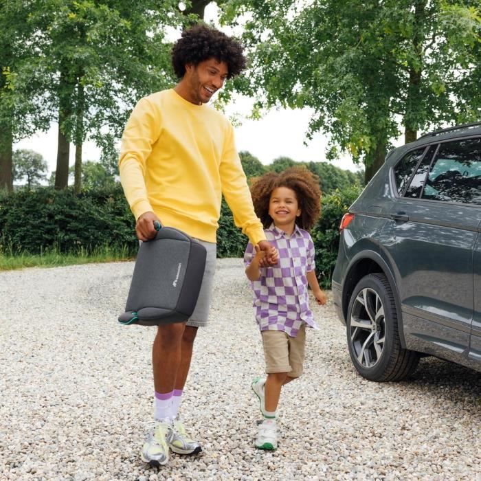 Seggiolino auto BEBECONFORT Manga i-Fix, rialzo ISOFIX, per bambini dai 6 ai 12 anni, da 22 a 36 kg, altezza 125-150 cm, colore nero fumé.