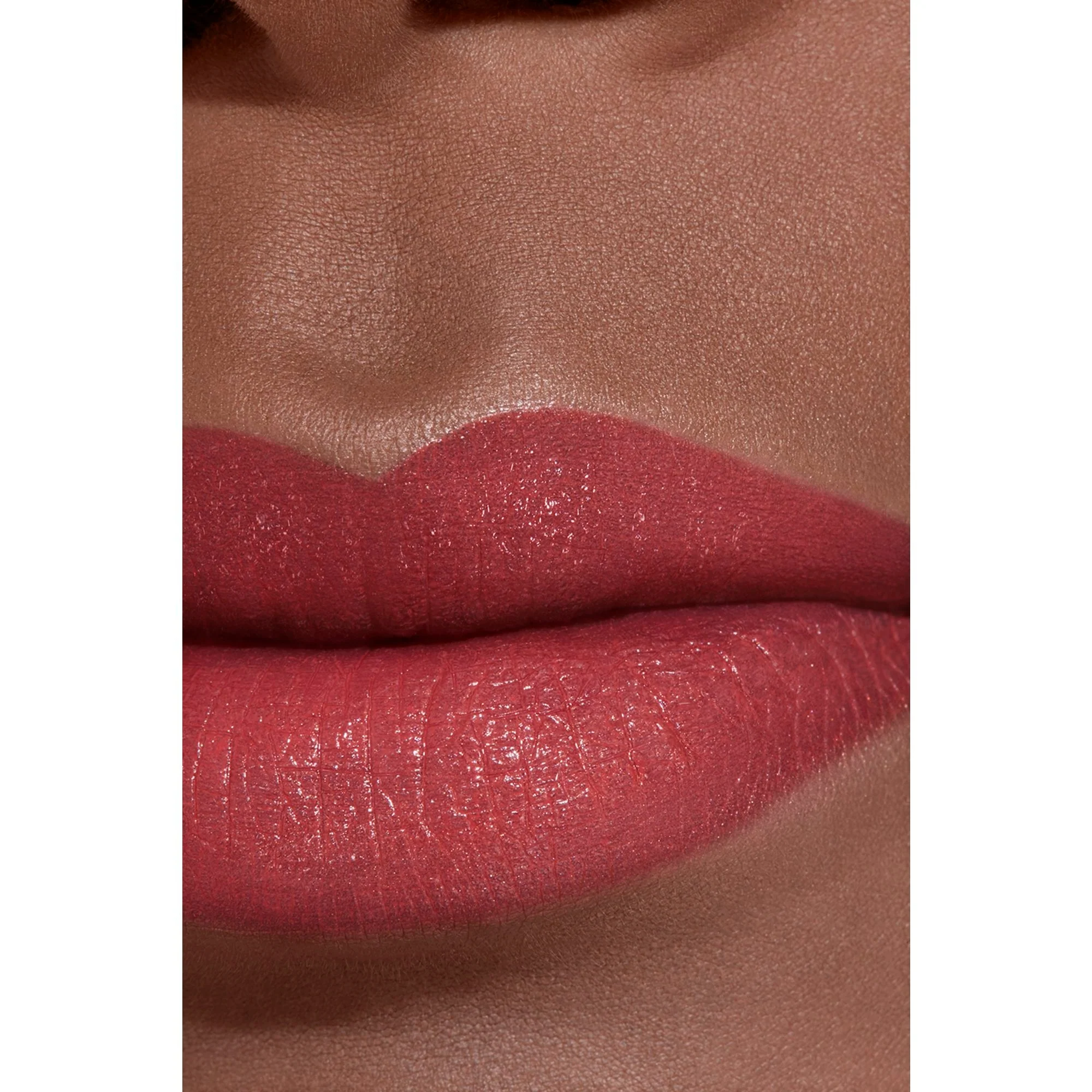 ROUGE ALLURE L'EXTRAIT - RICARICA - IL ROSSETTO AD ALTA INTENSITÀ ESTRATTO DI LUCE E TRATTAMENTO