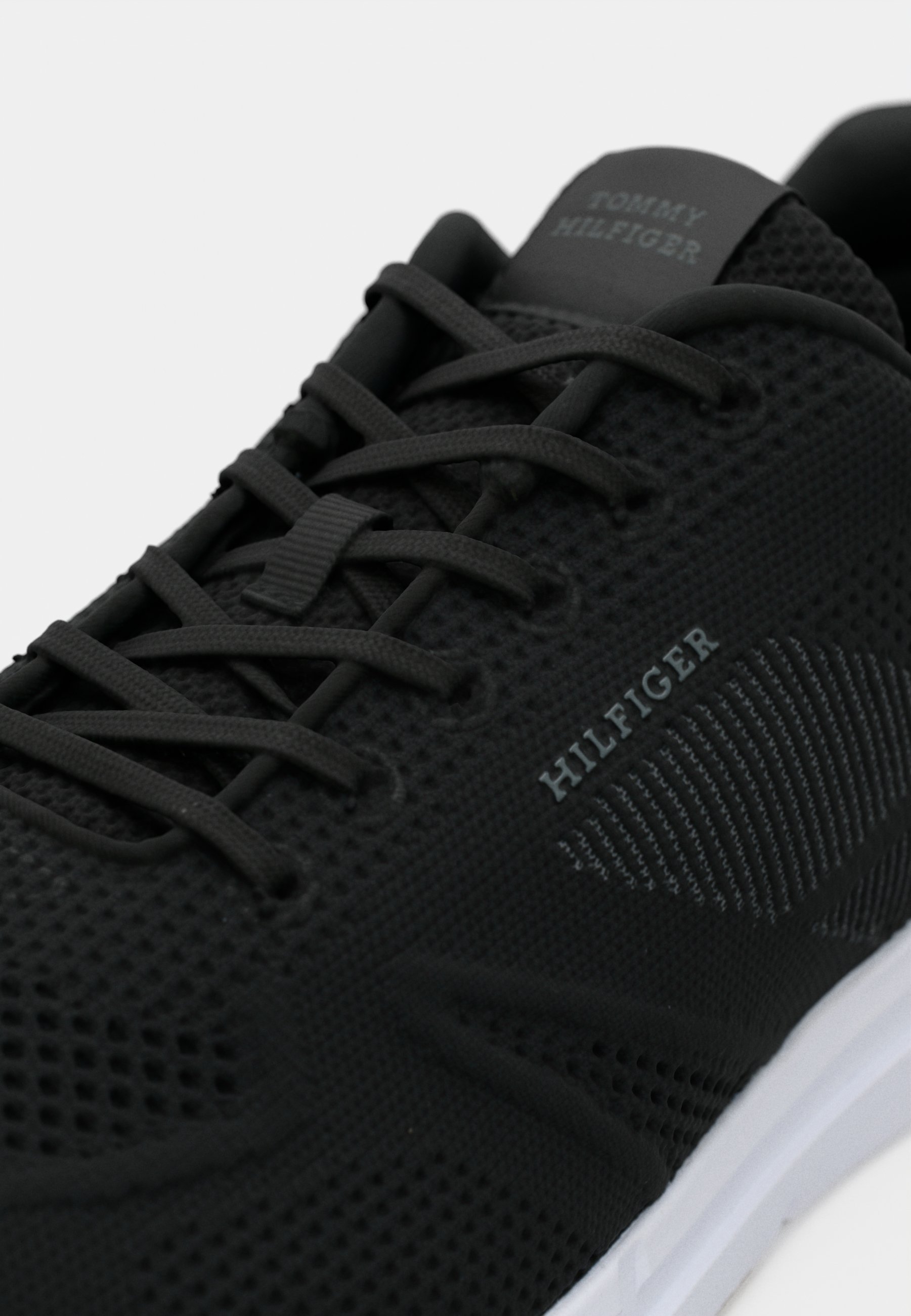 Tommy Hilfiger MODERN COMFORT RUN - Sneakers - zwart