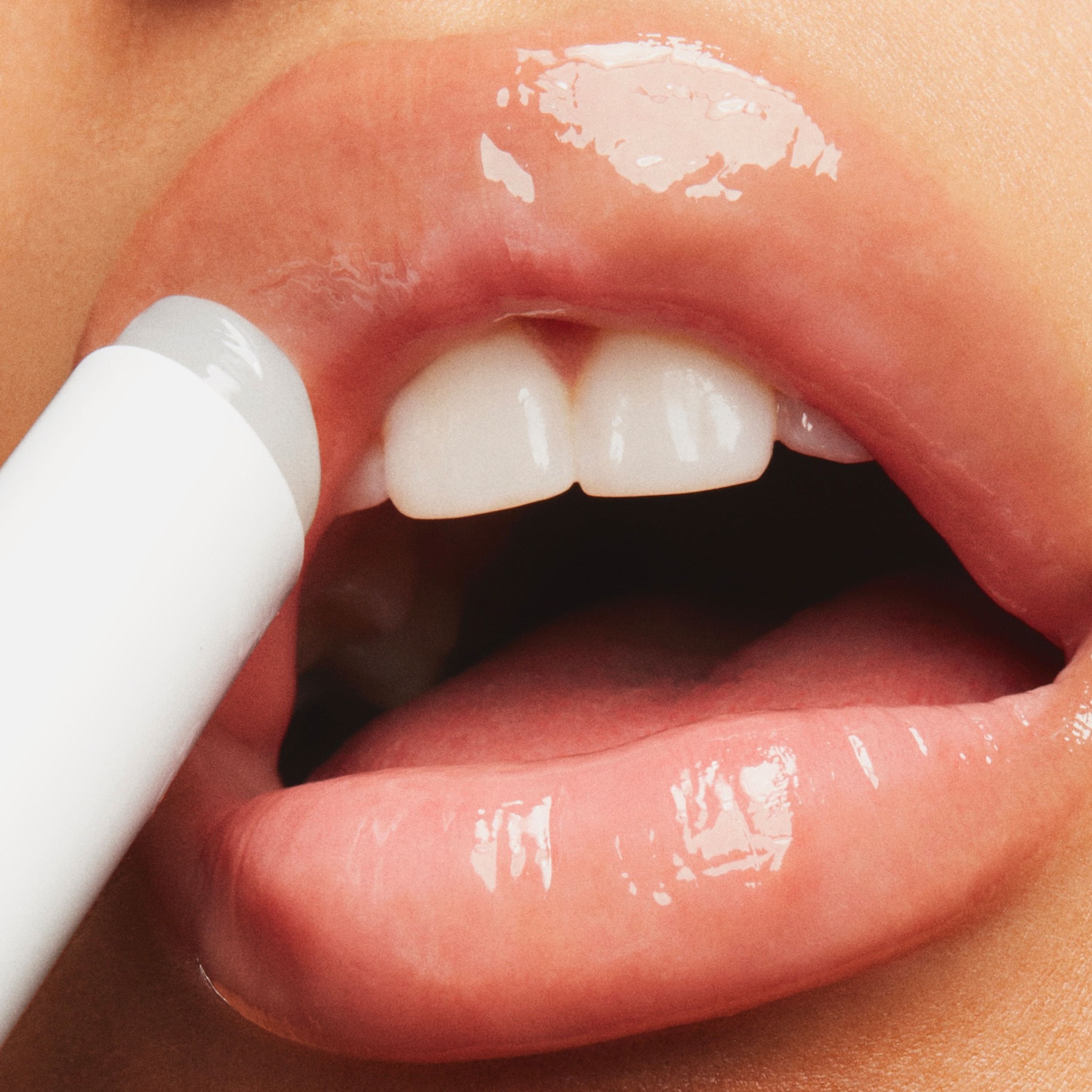 Squirt Plumping Gloss Stick балзам за усне са сјајем и бојом Луксузни кармини
