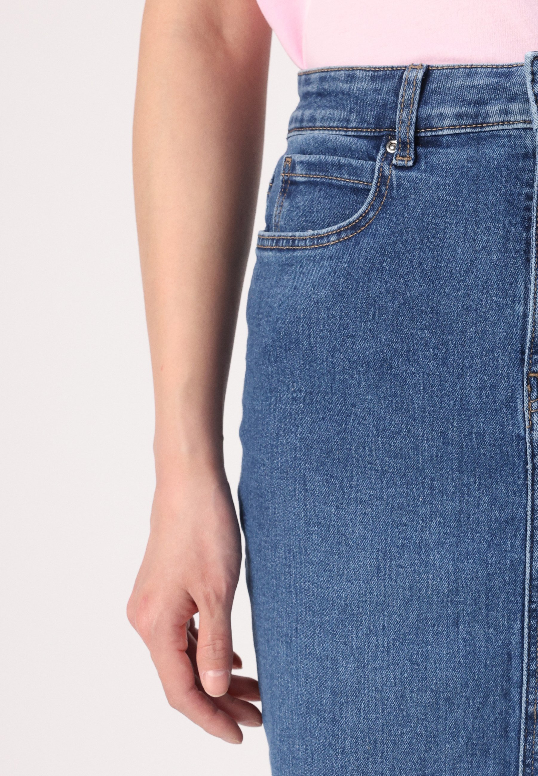ONLY ONLWONDER MIDI ROK MET ACHTERSPIT - Denim rok - middenblauwe denim
