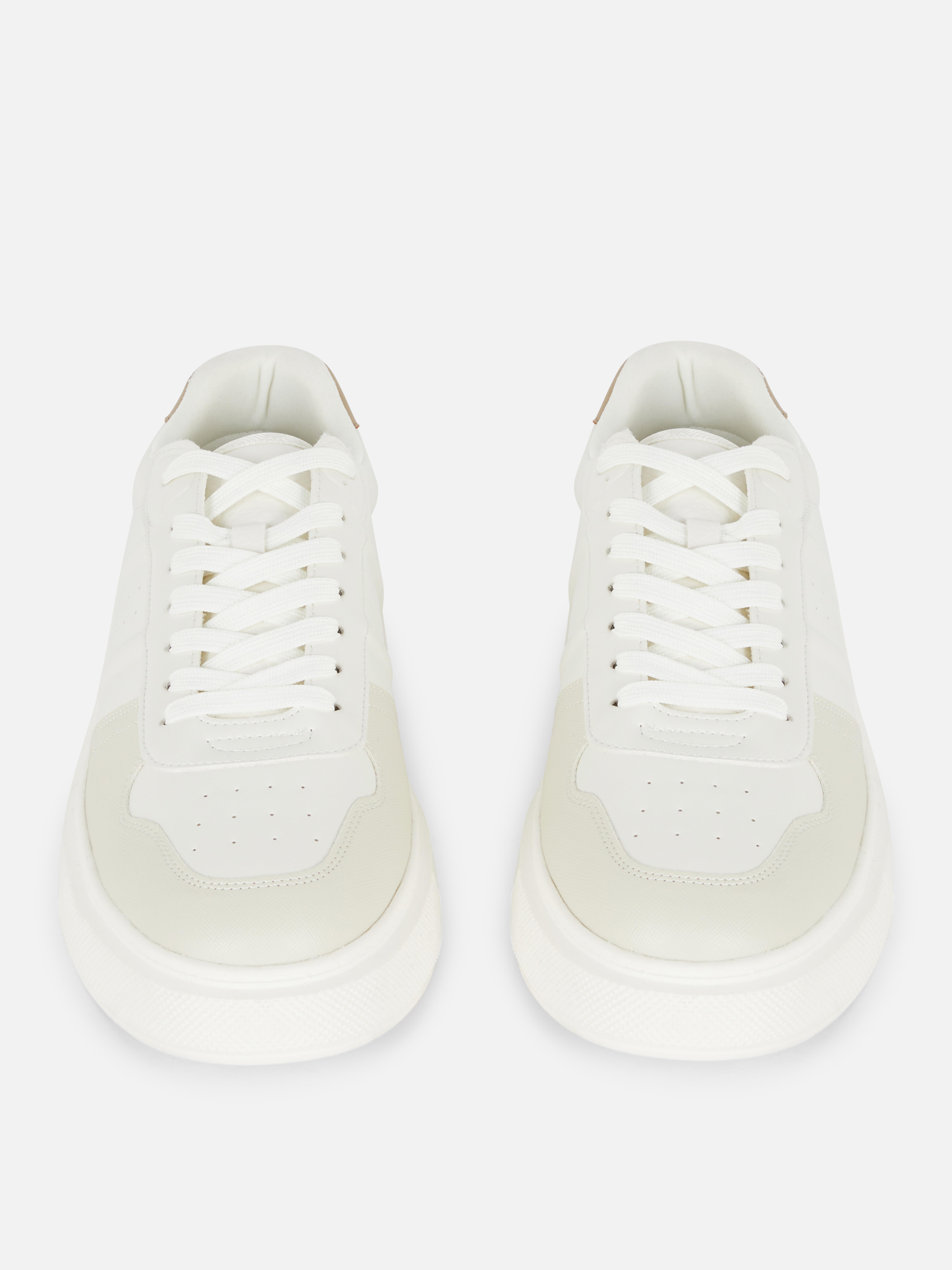 Sneakers basse Kem con lacci. Eleganti sneakers stringate con inserti della collezione Kem.