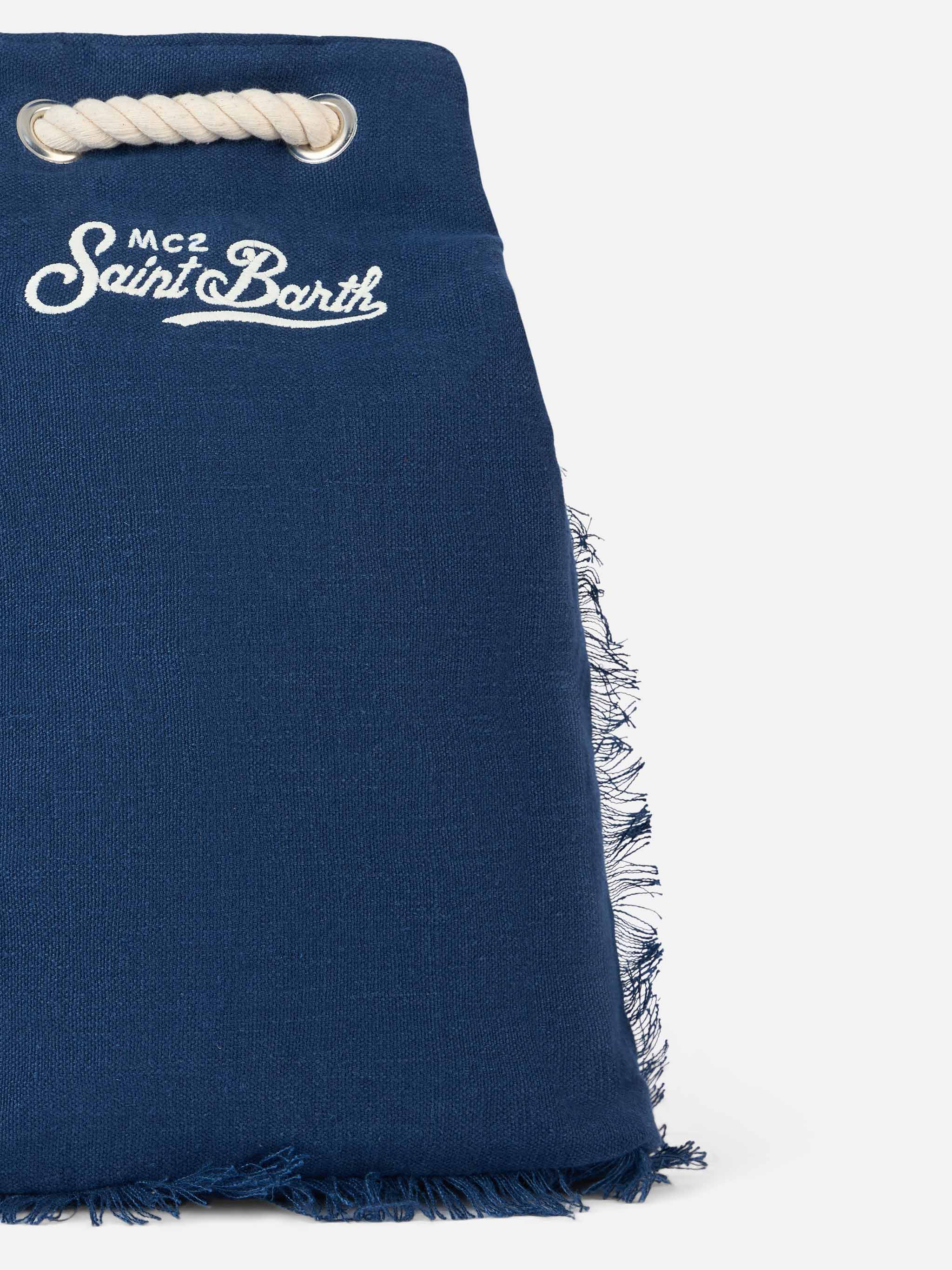 Blauwe linnen bootrugzak | Hoogwaardig linnen | Rustieke elegantie met houten koorden en leren details | Geborduurd logo | MC2 Saint Barth