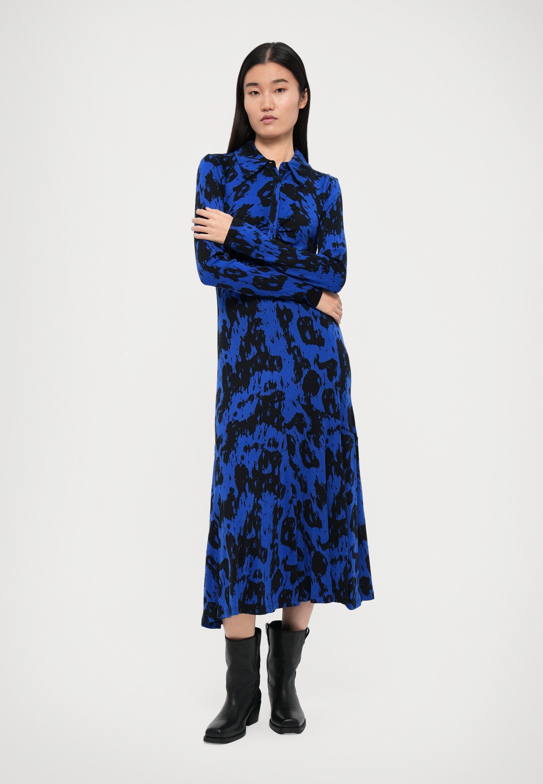 DRESS - Žerzejové šaty - black/blue