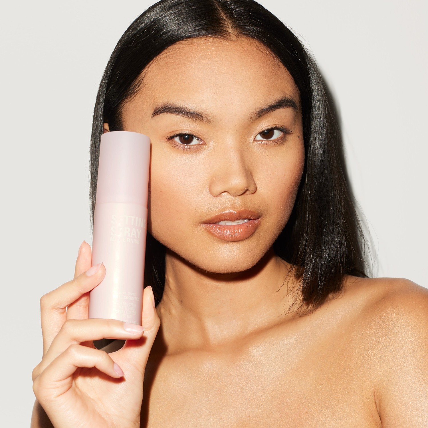 KYLIE COSMETICS Fixačný sprej Kylie Cosmetics Fixačný sprej 100ml - 100 ml