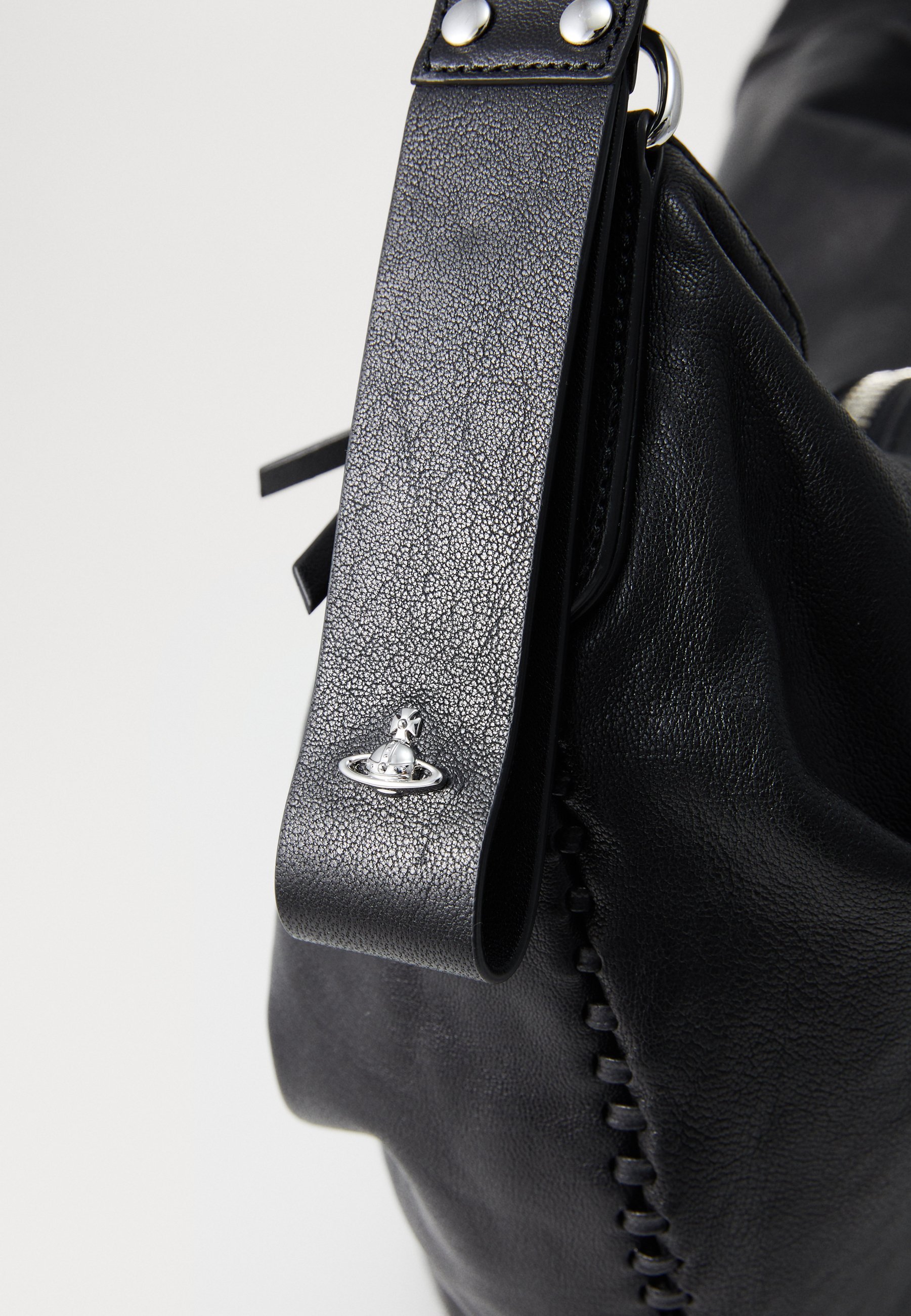 Sac à main Vivienne Westwood AGNES LARGE SHOU - noir