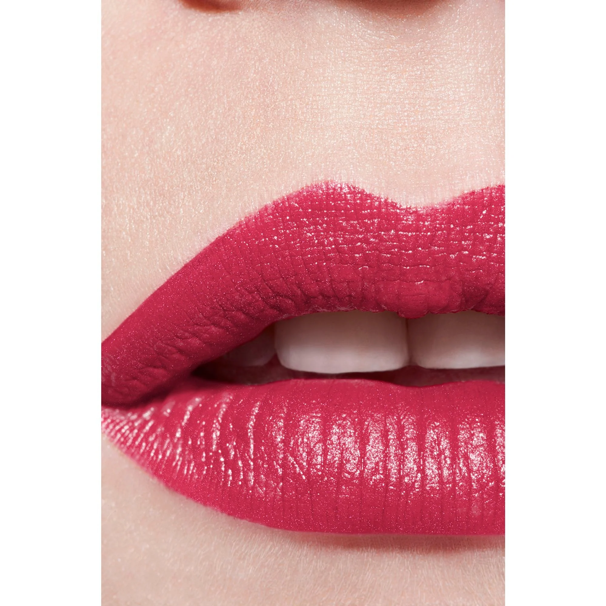 ROUGE ALLURE L'EXTRAIT - IL ROSSETTO AD ALTA INTENSITÀ ESTRATTO DI LUCE E TRATTAMENTO. RICARICABILE