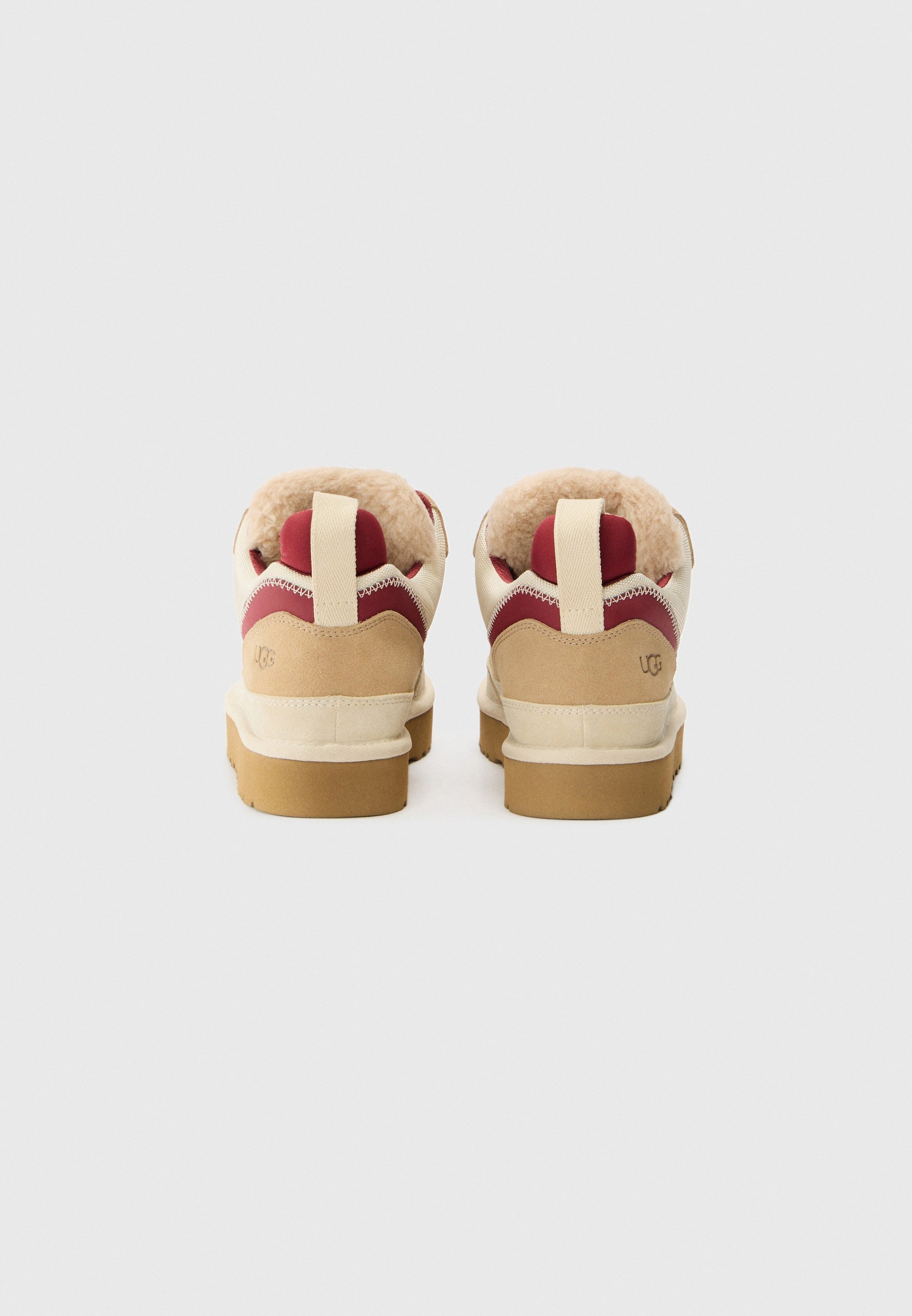 Baskets UGG LOWMEL - coloris bois flotté/rouge cyclisme