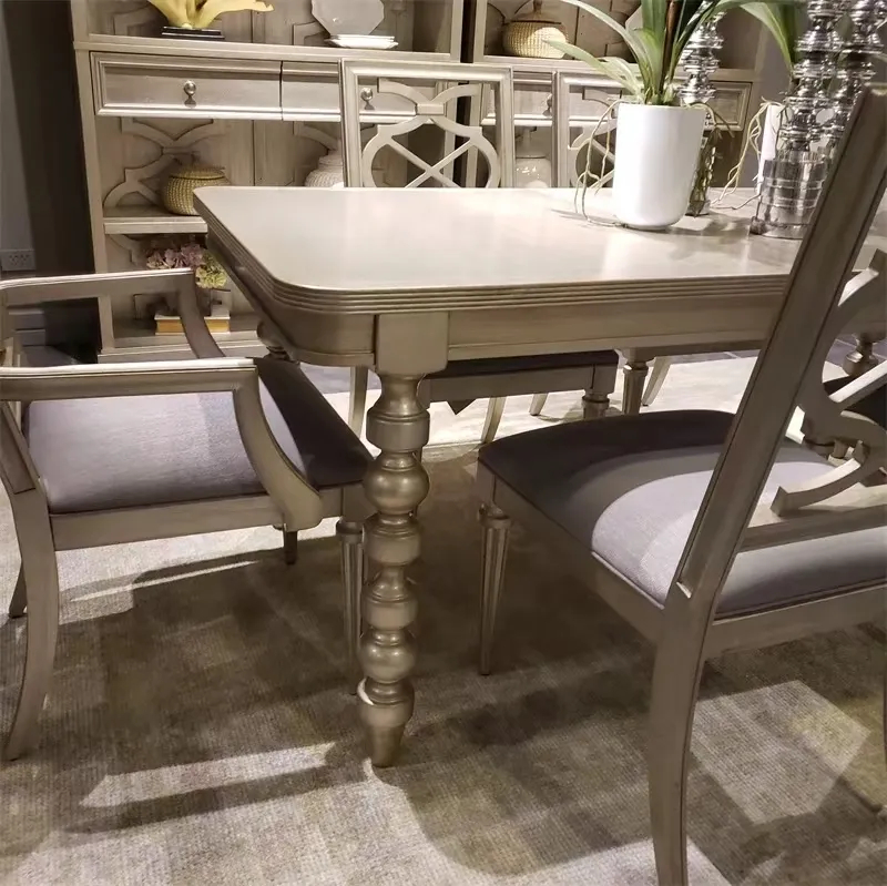 Massief houten tafel, luxe champagnekleurige tafellamp, kleine eettafel met bijpassende stoelen, rechthoekige eettafel · eettafel 140*80*76 cm