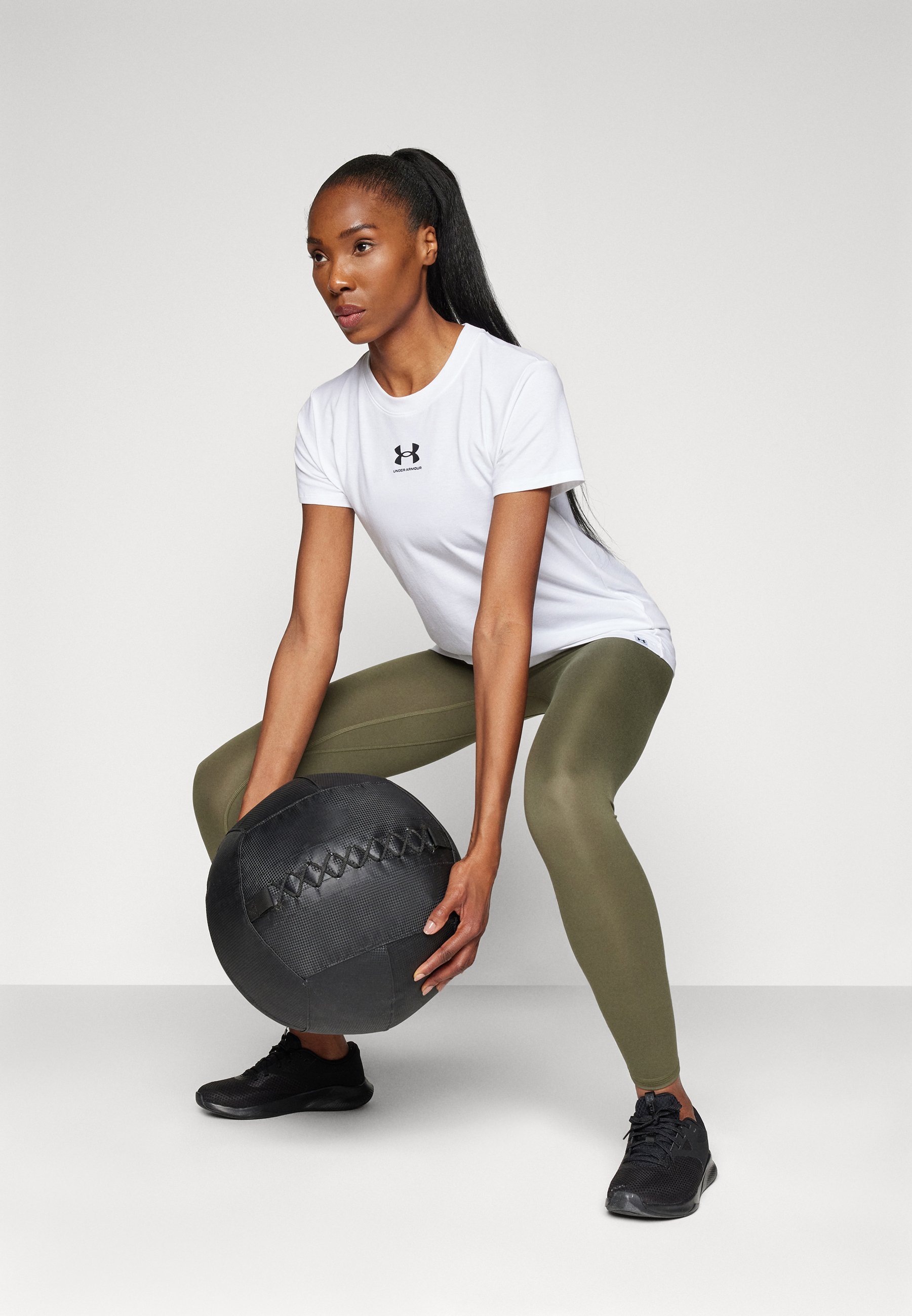 RIVAL CORE - T-paita - valkoinen/mustaUnder Armour