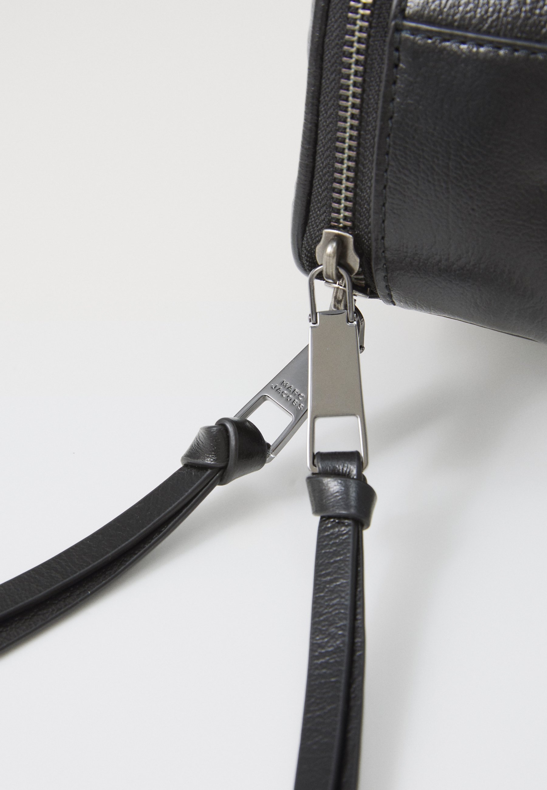 MARC JACOBS THE SNAPSHOT - Keresztpántos táska - fekete