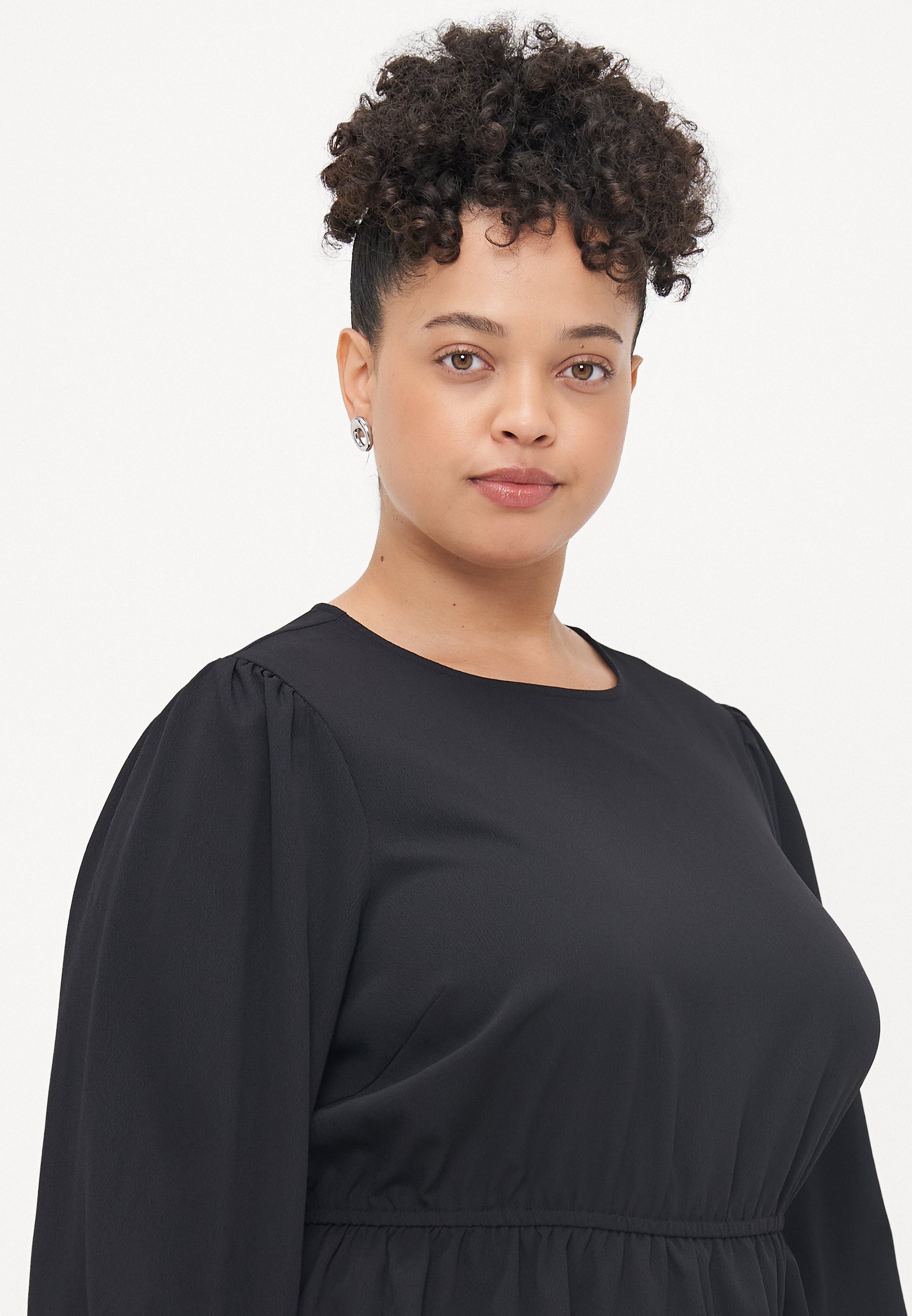 Vero Moda Curve VMLYDIA O-hals peplum blouse - zwart