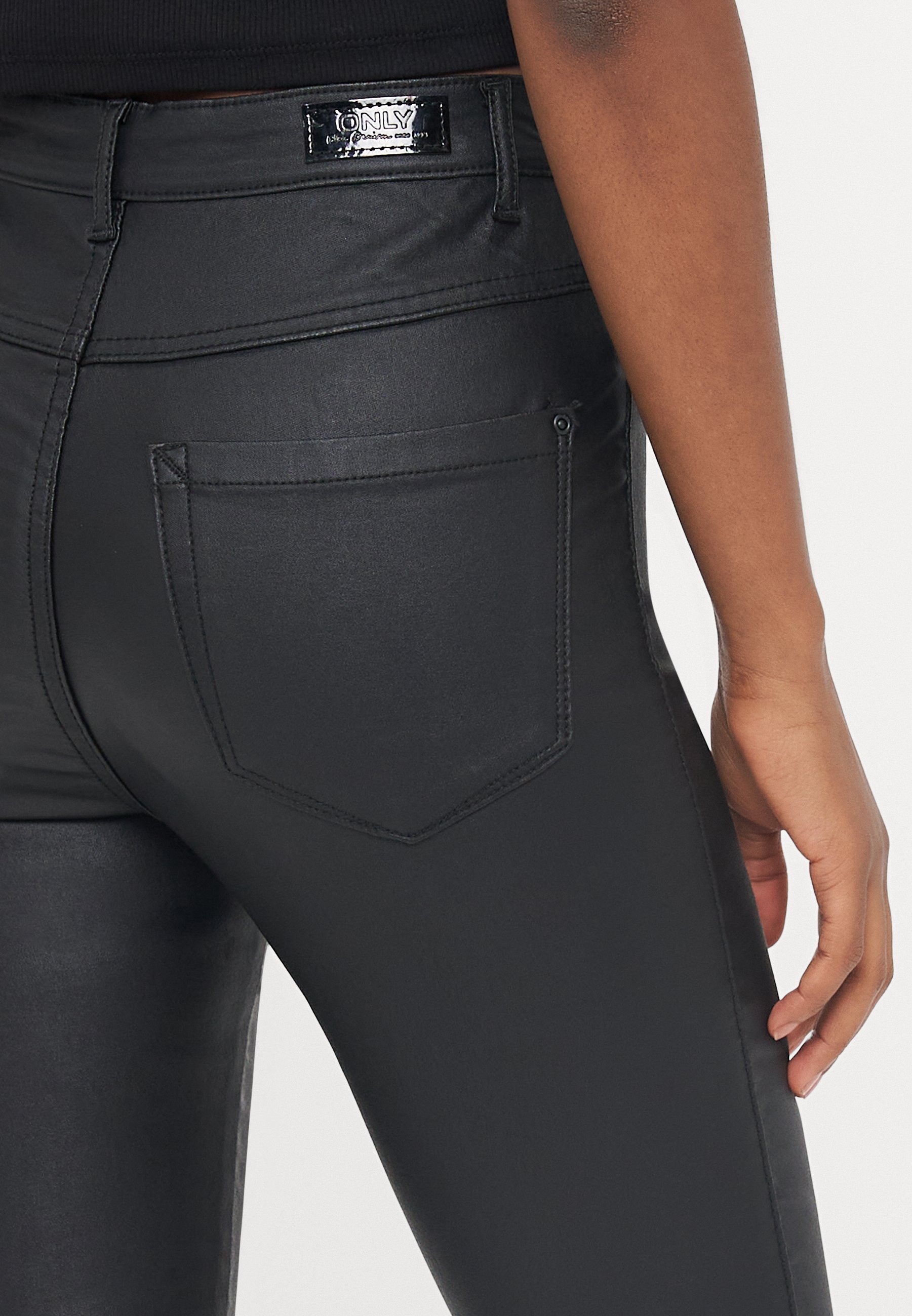 ONLY Petite ONLROYAL LIFE ROCK COATED - Skinny Fit jeans - zwart