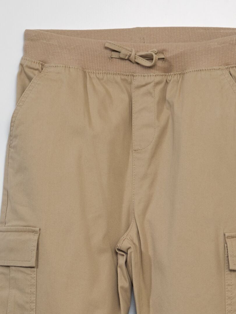 Calças com bolsos de aba - Ajuste mais confortável - BEGE