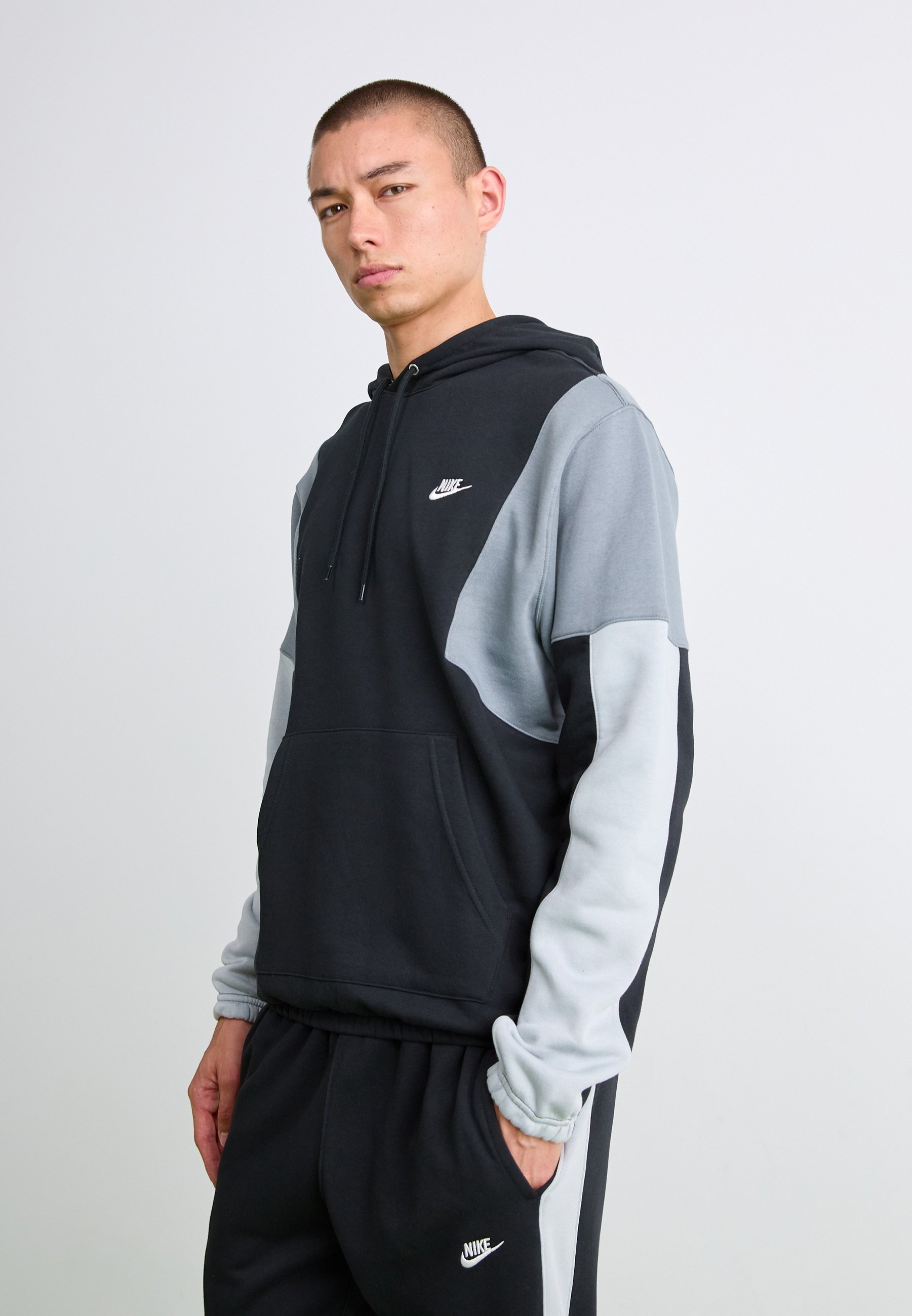 Nike sporta treniņtērpi