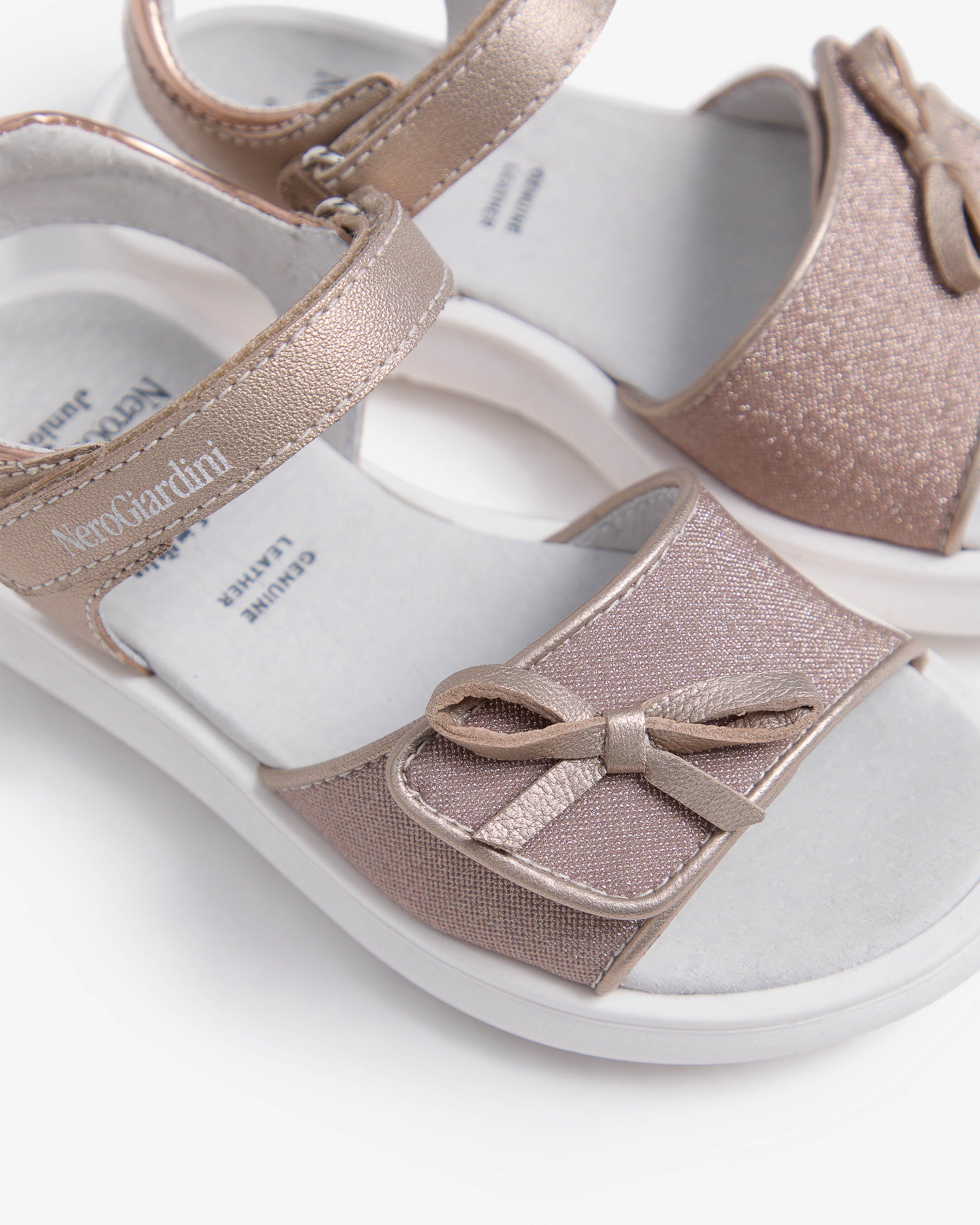  Sandalen für junge Mädchen aus Funktionsmaterial und Leder