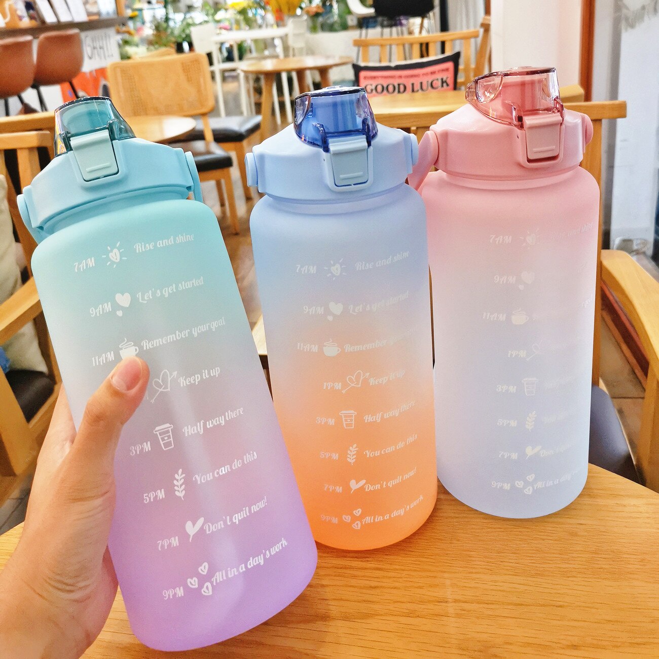 NUEVO 2023 Vaso de plástico de gran capacidad de 2 litros con tapa de rebote, pajita, vaso portátil para fitness y deportes al aire libre con marcador de tiempo