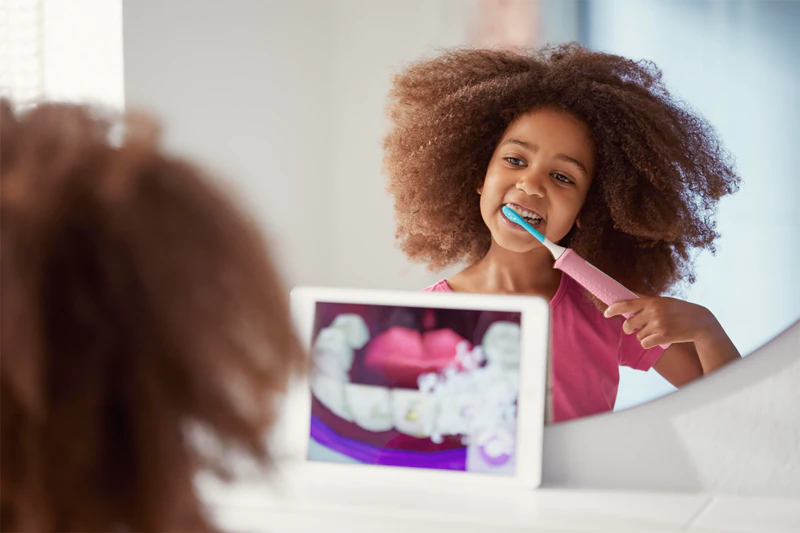 Escova de dentes elétrica sônica Philips Sonicare For Kids HX6352/42 para crianças com conexão Bluetooth.