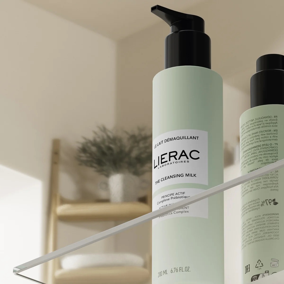 LIERAC Lierac reinigingsmelk 200 ml, effectief tegen make-up en onzuiverheden.
