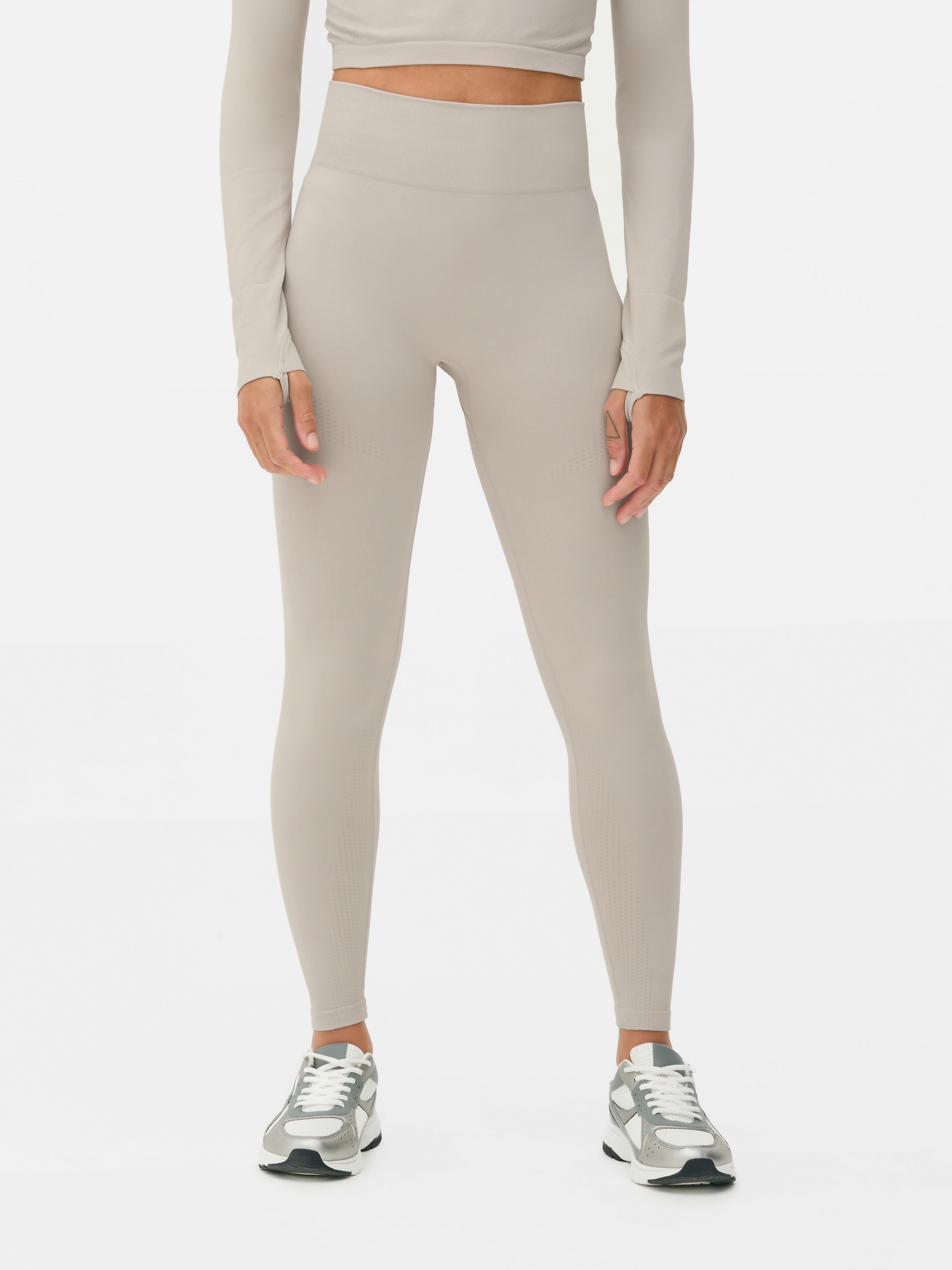 Colanți modelatori fără cusături. Colanți lungi cu talie înaltă și design fără cusături.