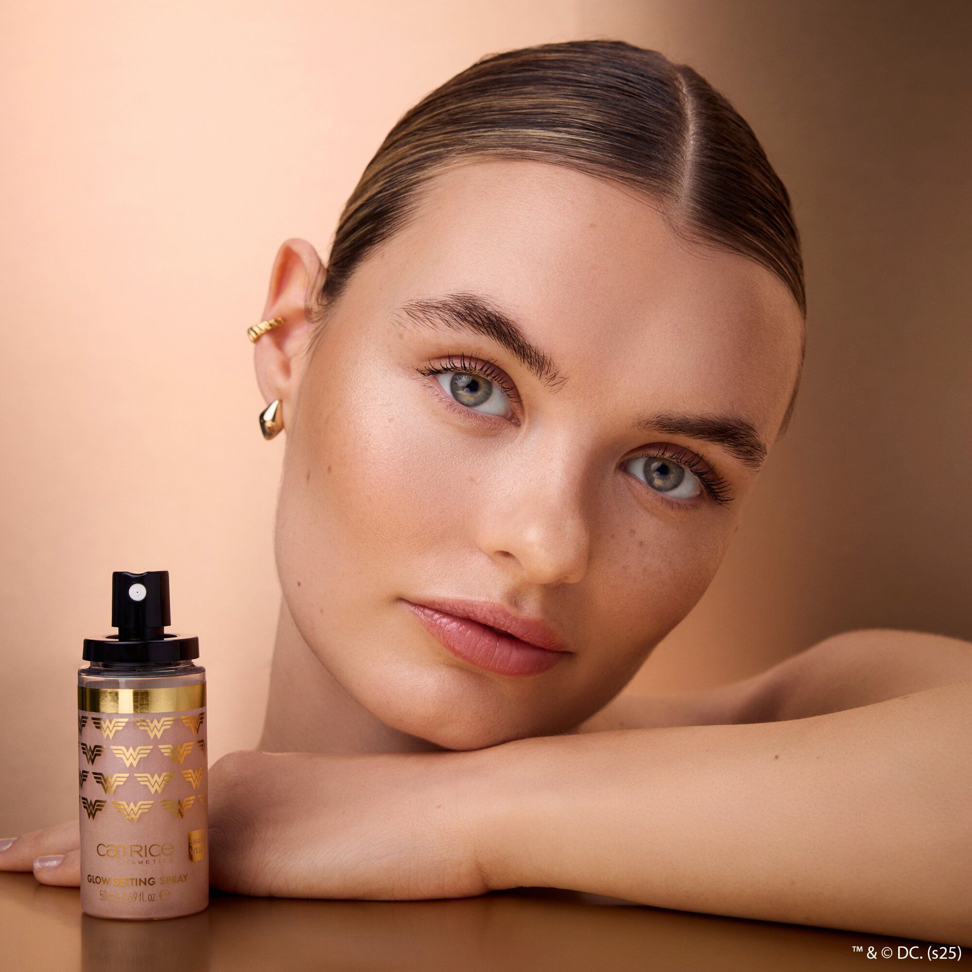 Fixačný sprej na make-up Wonder Woman Glow Fixačný sprej na make-up