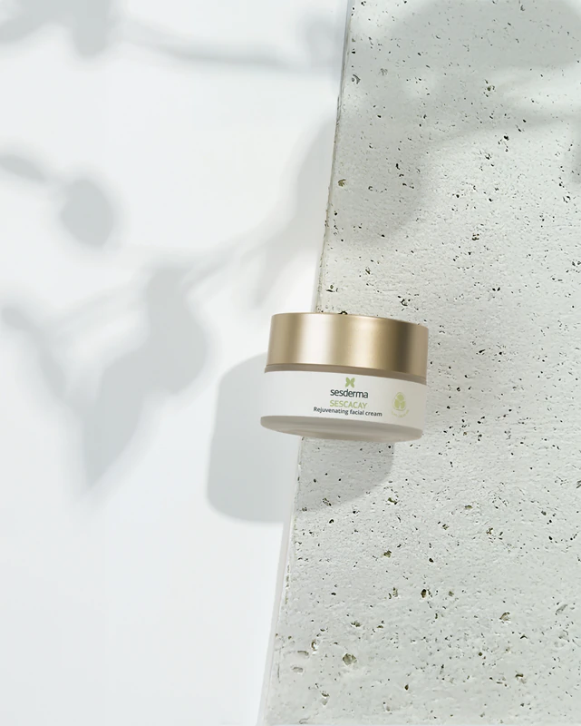 Creme facial rejuvenescedor Sesderma SESCACAY
