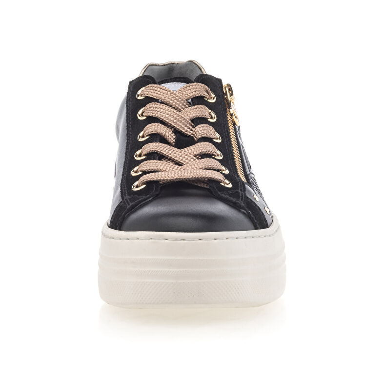 Zapatillas deportivas para mujer en color negro.