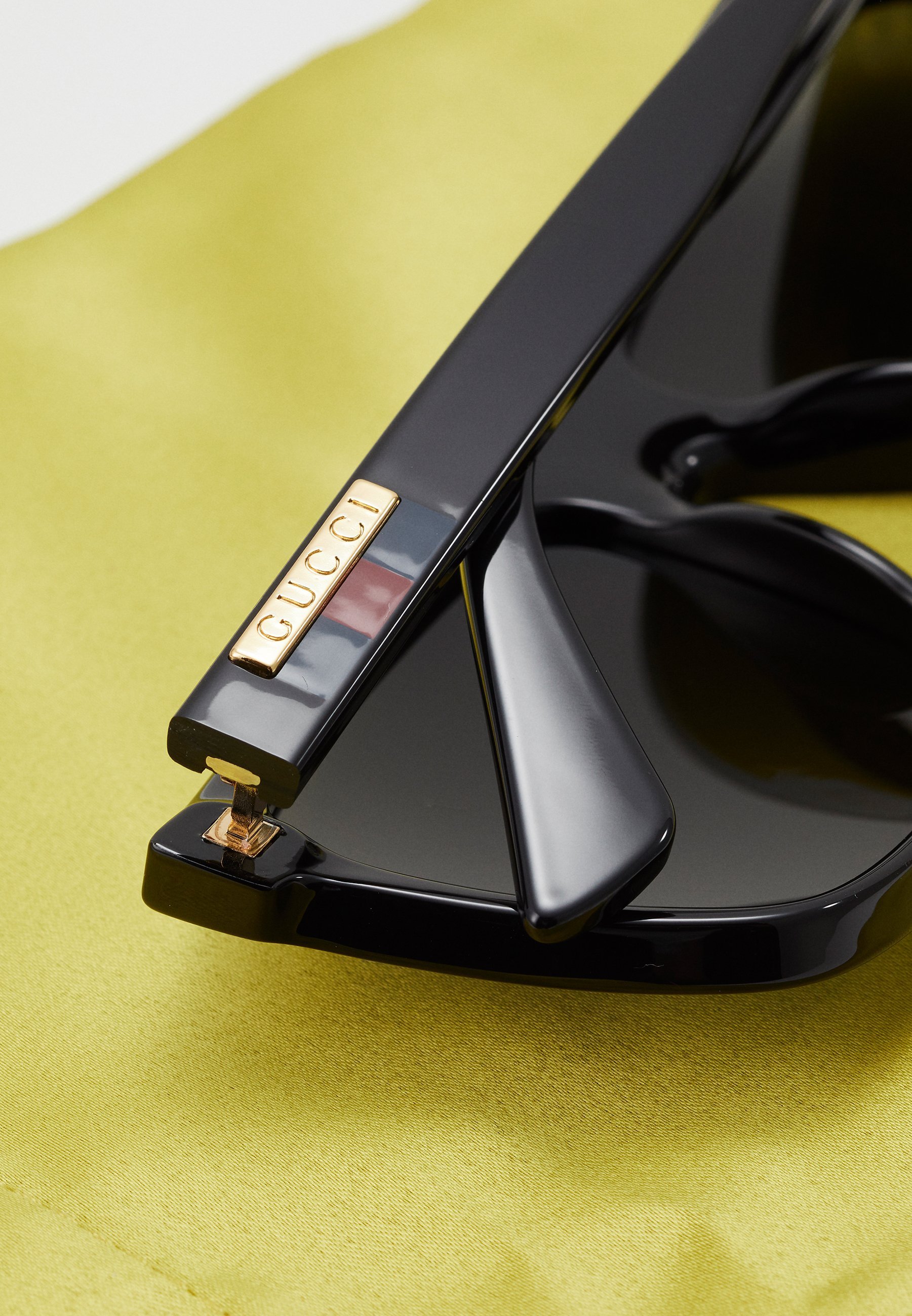 Gucci WEB GG RECHTHOEKIGE ZONNEBRIL MET PLATTE BOVENKANT VAN ACETAAT - Zonnebril - zwart/grijs